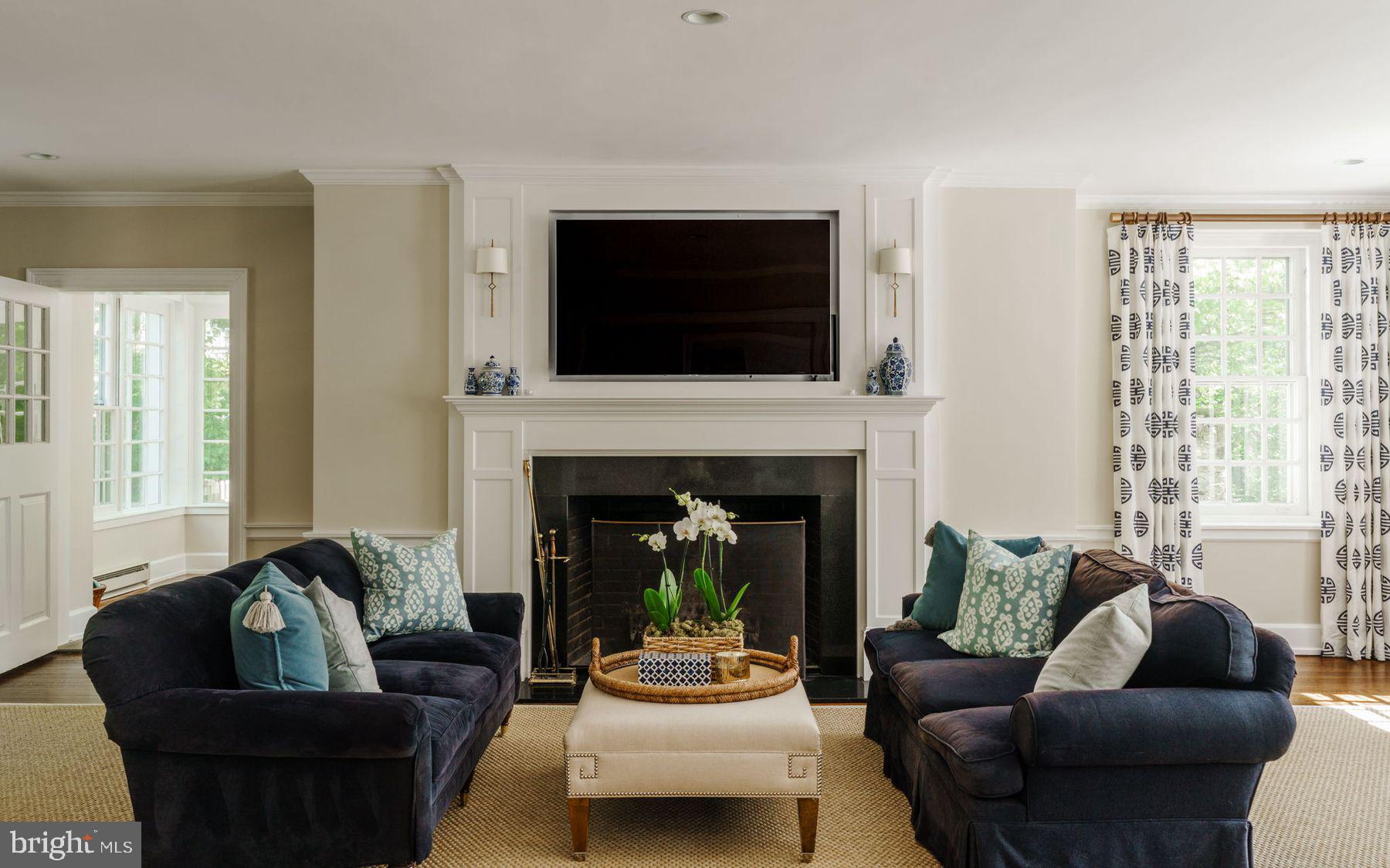 CHESTNUT HILL - Residential