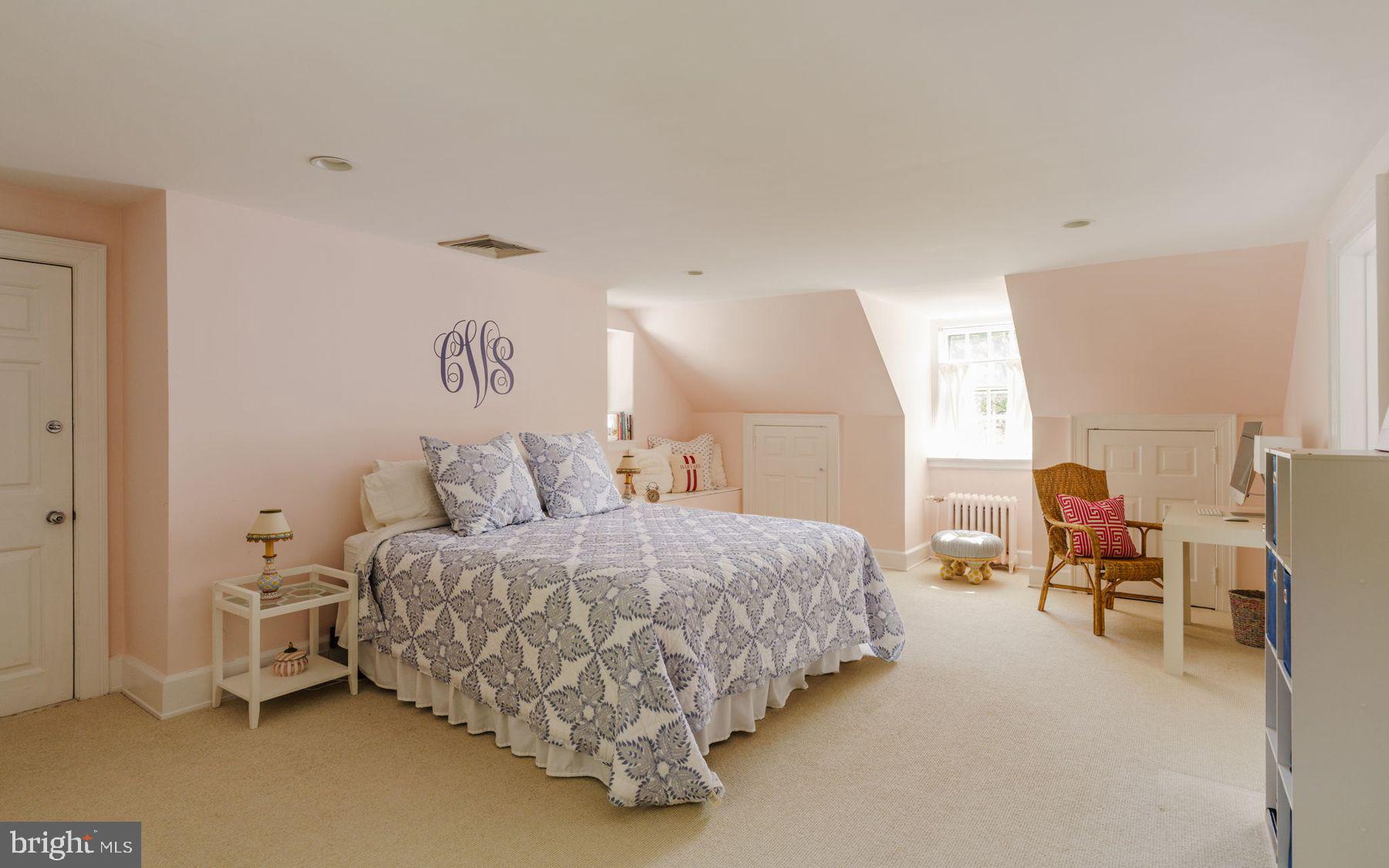 CHESTNUT HILL - Residential
