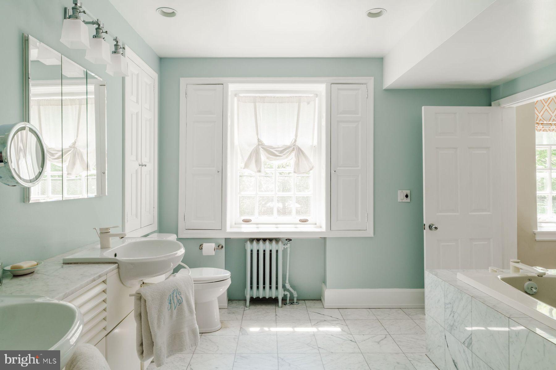 CHESTNUT HILL - Residential