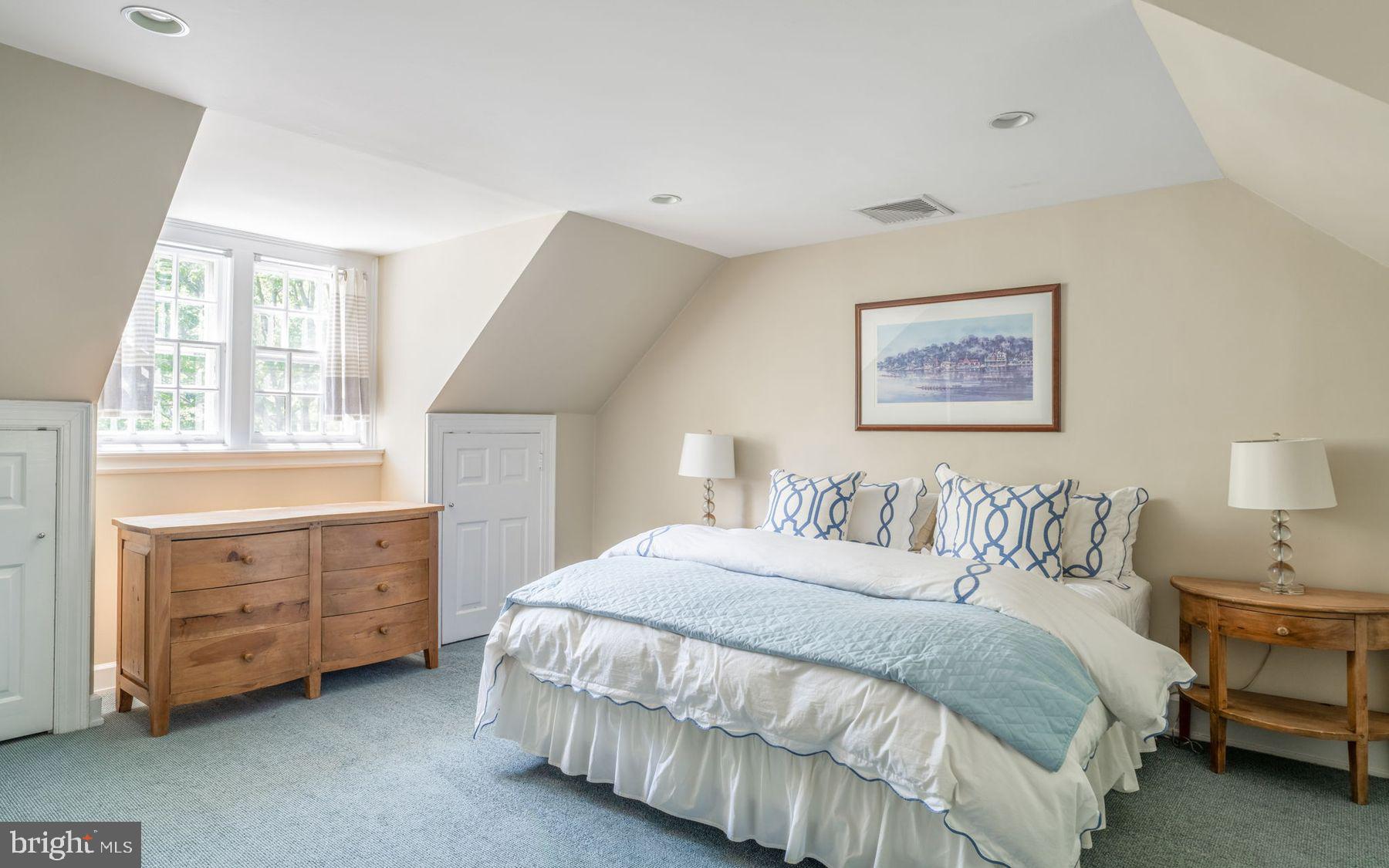 CHESTNUT HILL - Residential