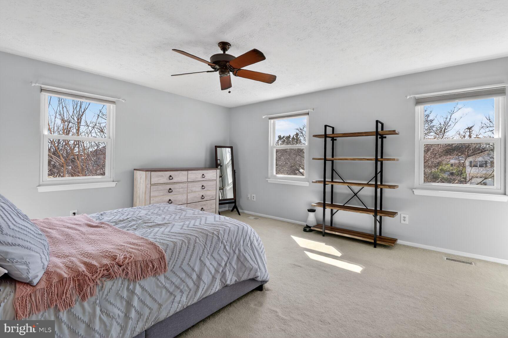 RIDGEFIELD - Residential