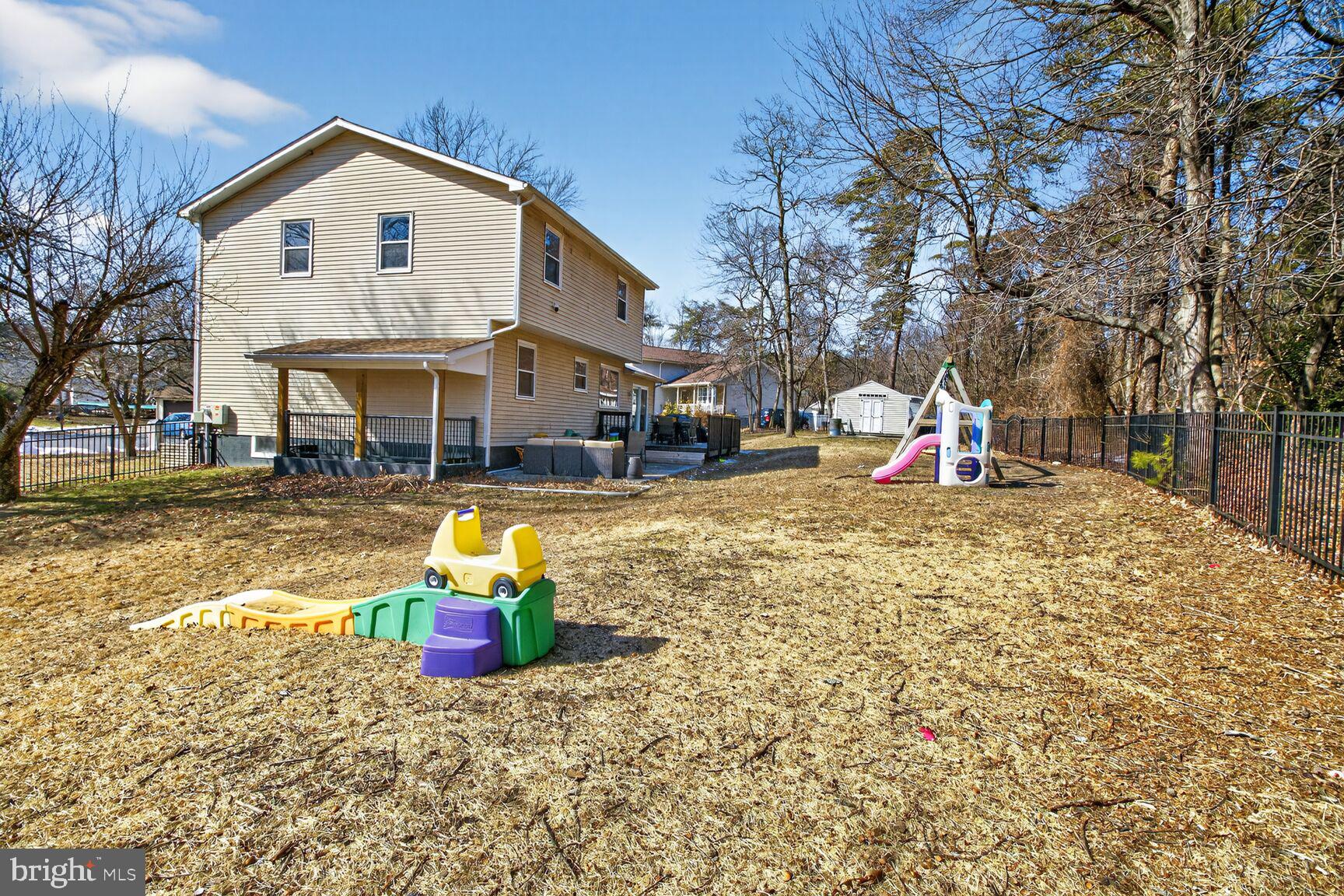 RIDGEFIELD - Residential