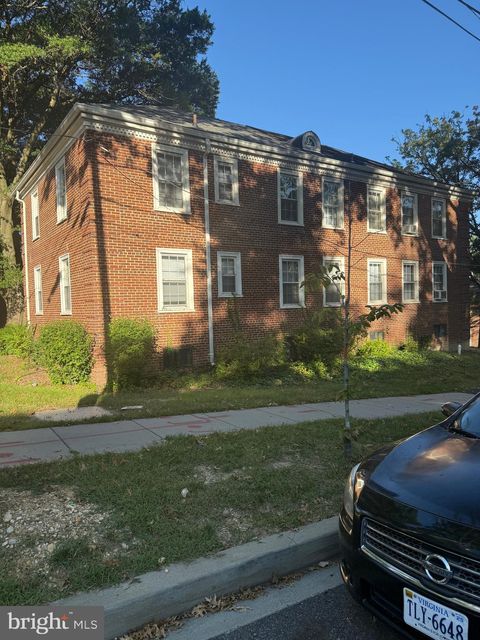 Photo of 2711 Terrace Rd SE #301, WASHINGTON, DC 20020 (MLS # DCDC2223722) Photo of 2711 Terrace Rd SE #301, WASHINGTON, DC 20020 (MLS # DCDC2223722)