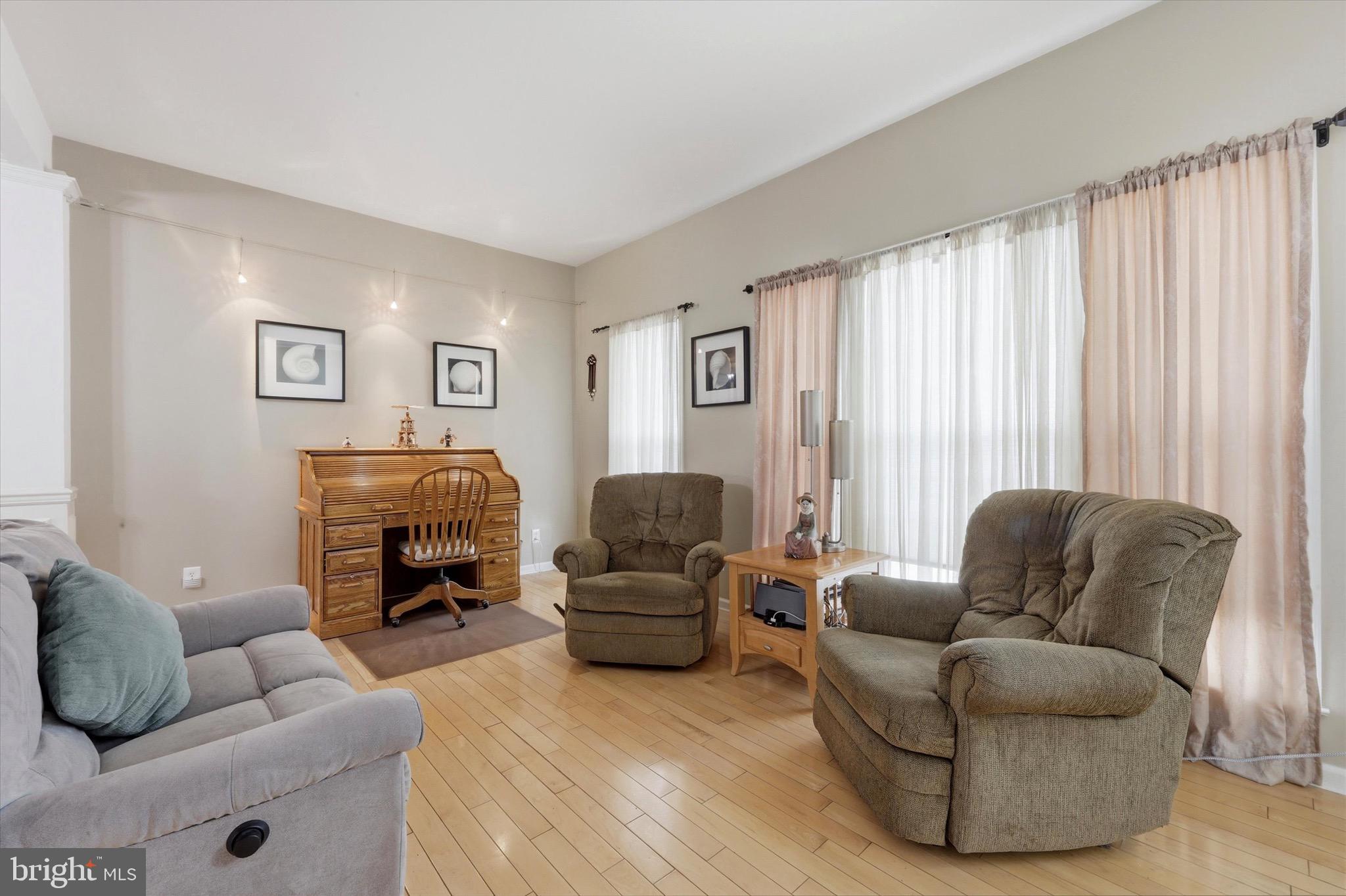 825 W BOXBOROUGH DRIVE