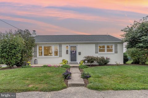 Photo of 129 Forney Drive, LITITZ, PA 17543 (MLS # PALA2077050)