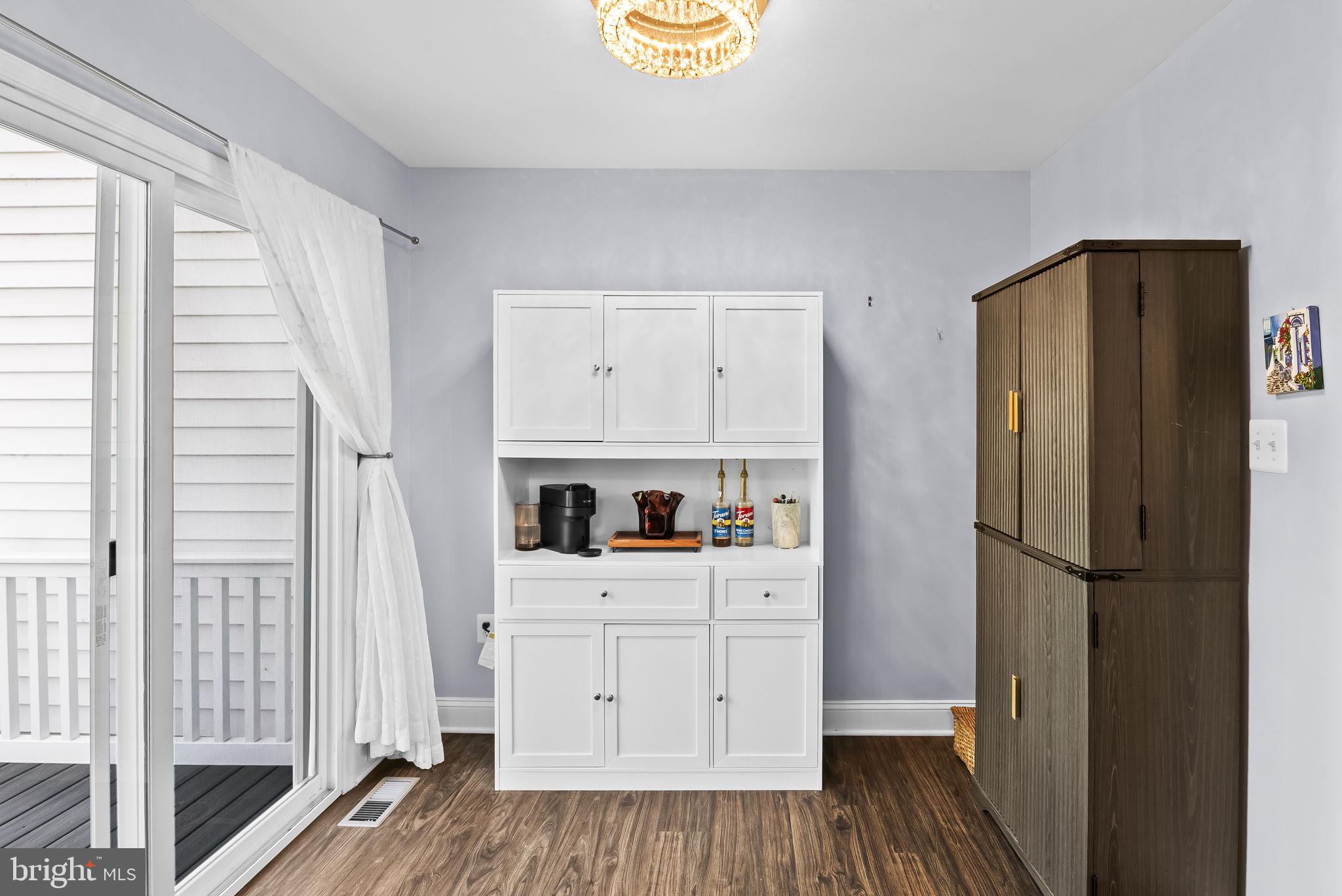 CALVERTON - Residential