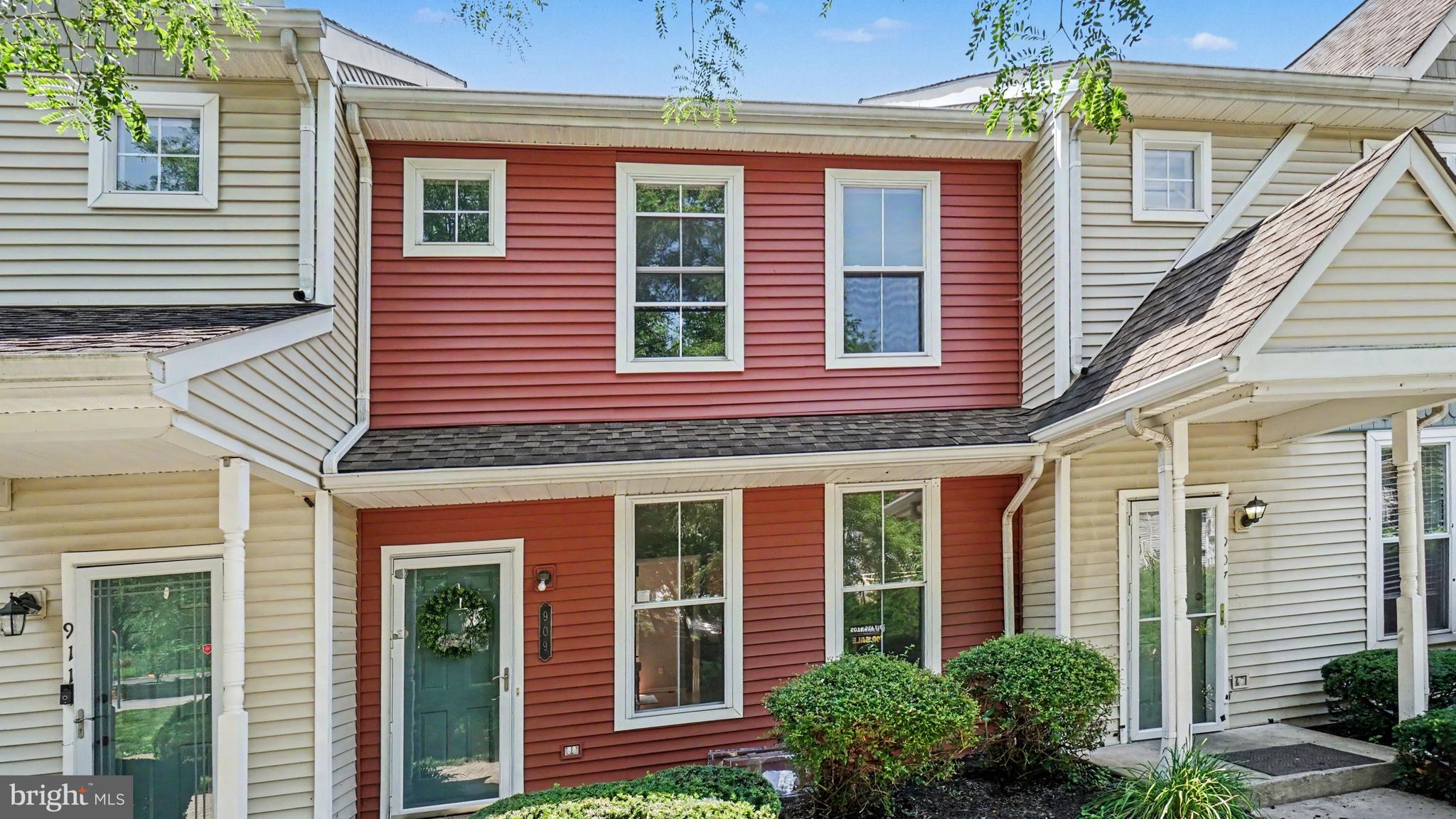 909 BOUNDARY COURT