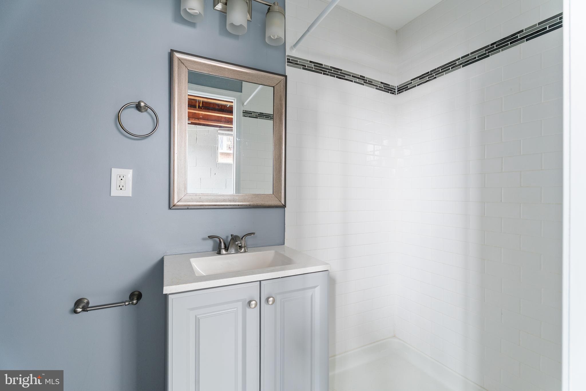 MIDDLE RIVER - Residential