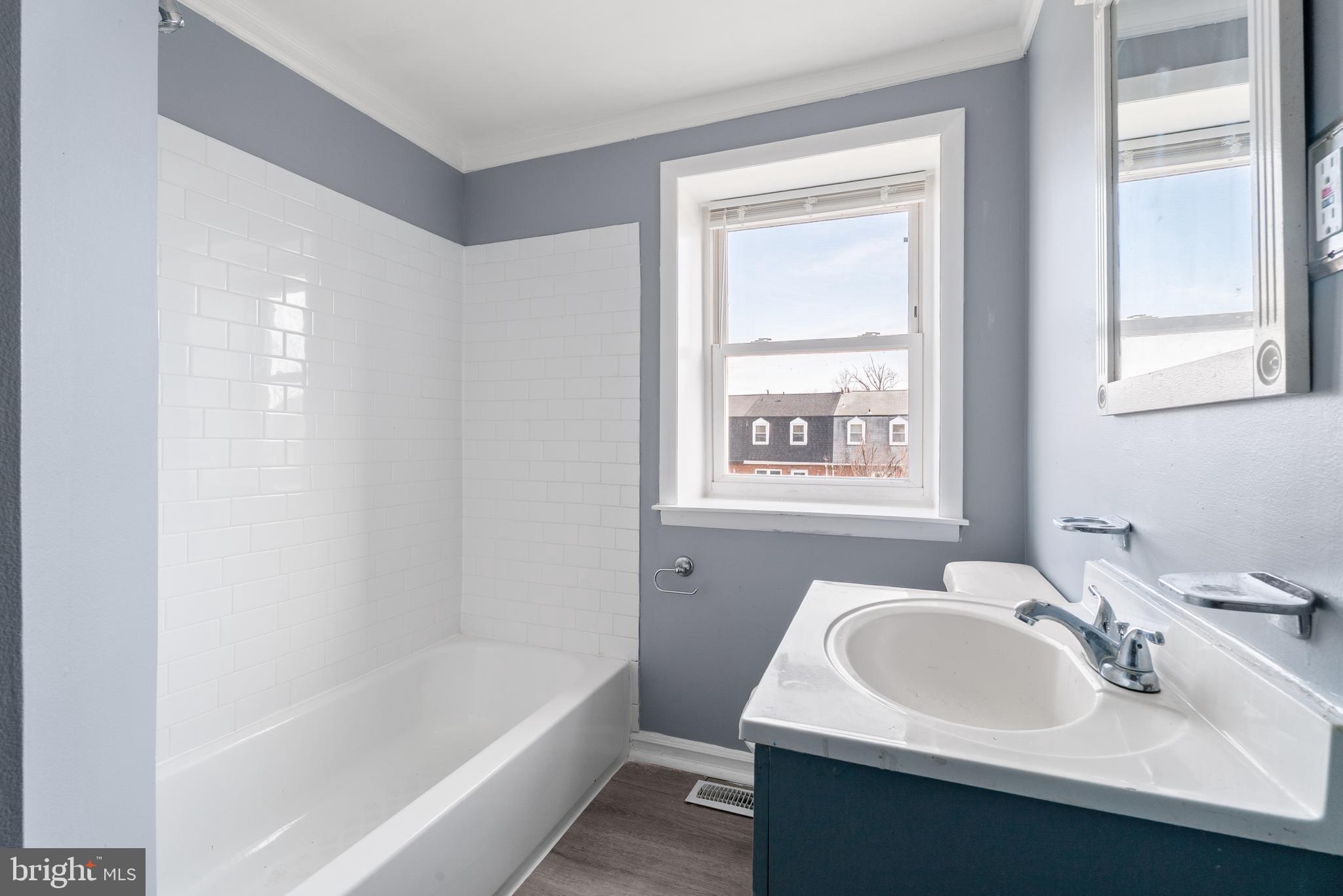 MIDDLE RIVER - Residential