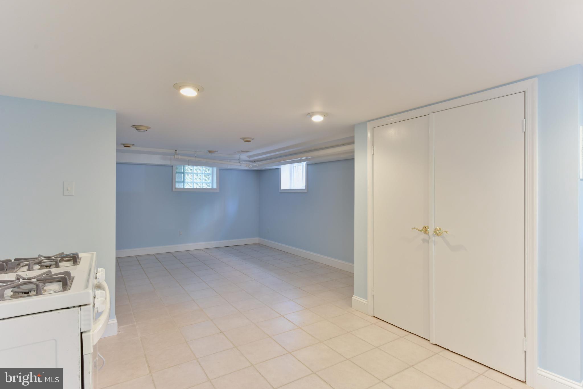 ROSEMONT - Residential Lease