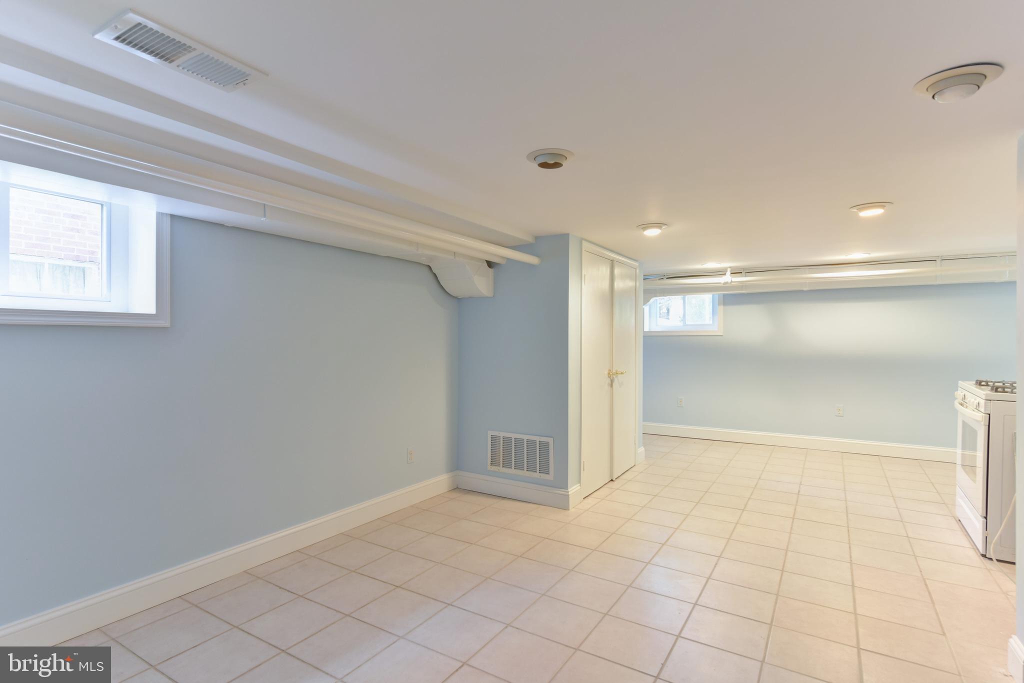 ROSEMONT - Residential Lease