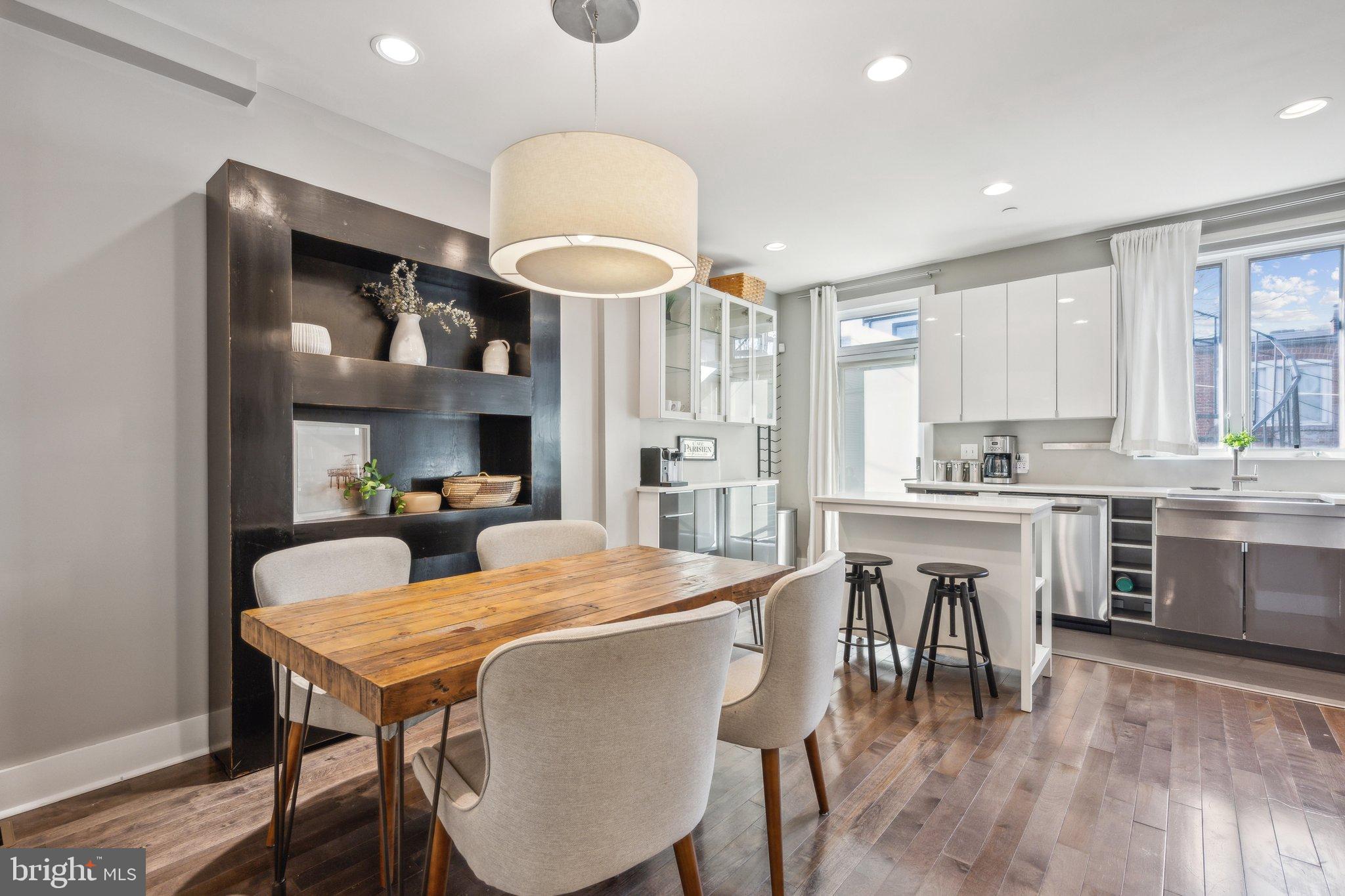 1166 ABBEY PLACE NE 1