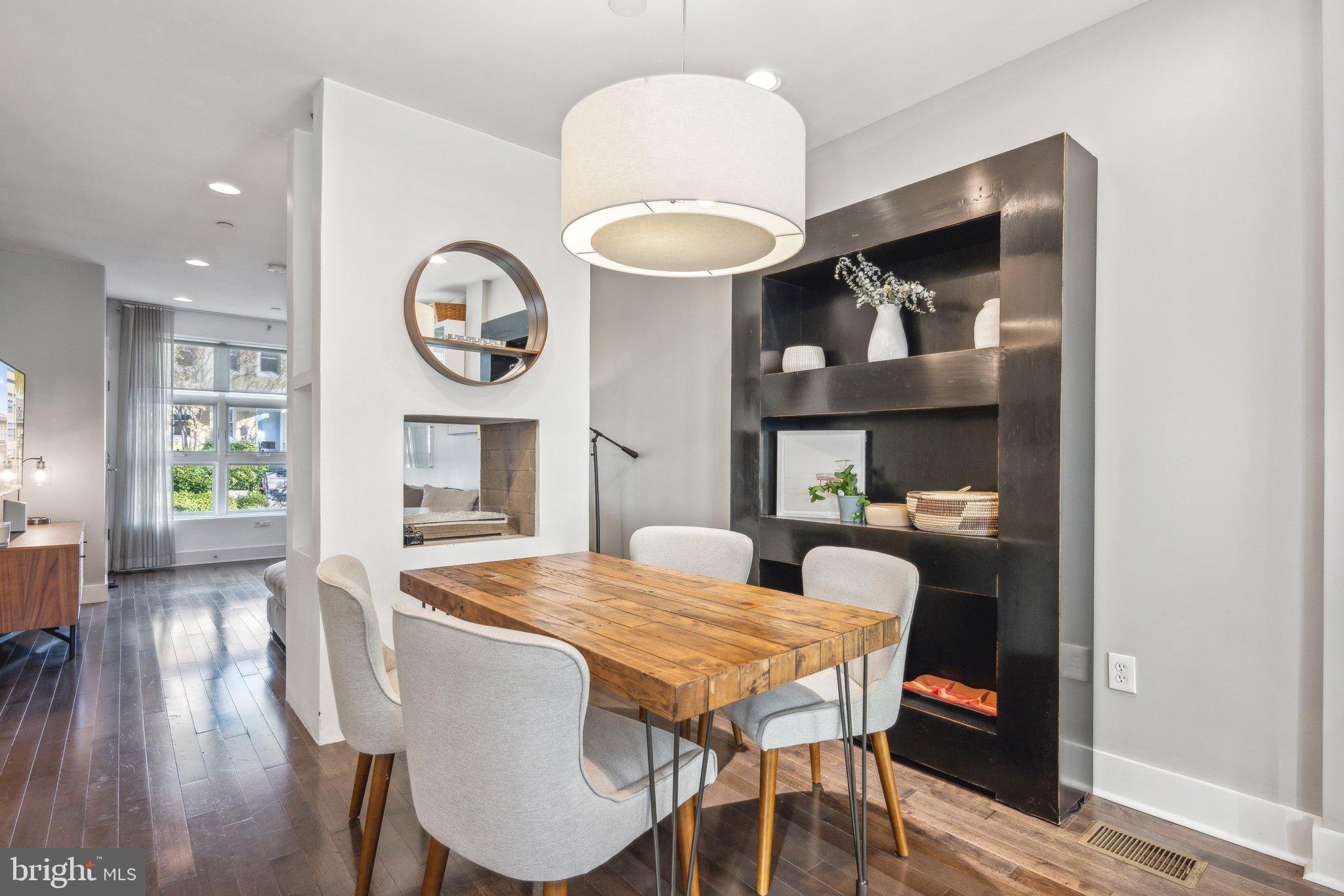 1166 ABBEY PLACE NE 1