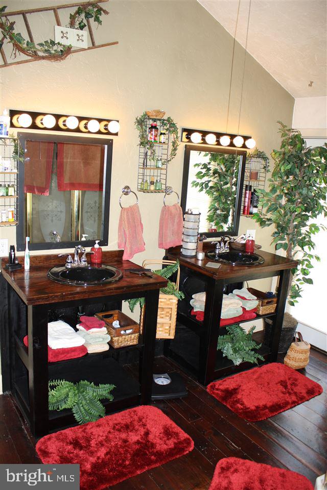 OLD BOYDS BEAR - Residential