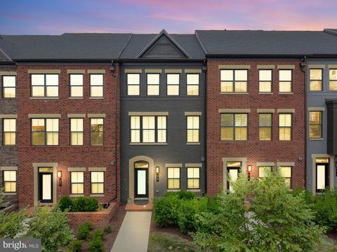 818 S GREENBRIER STREET ARLINGTON VA 22204