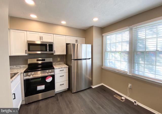 BRETON WOODS - Residential Lease