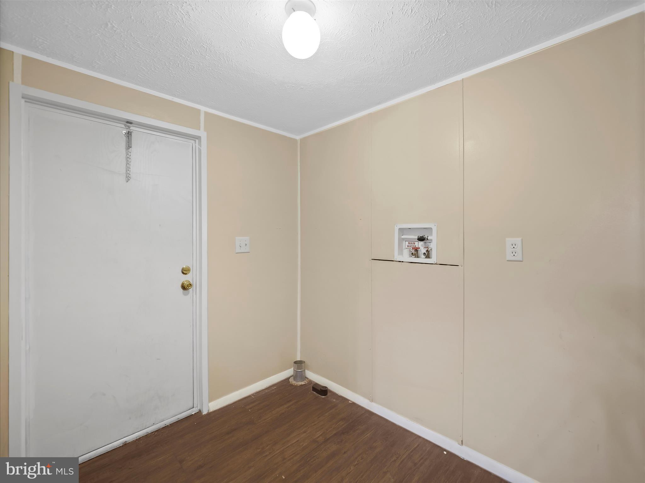 WARM SPRING ESTATES - Residential