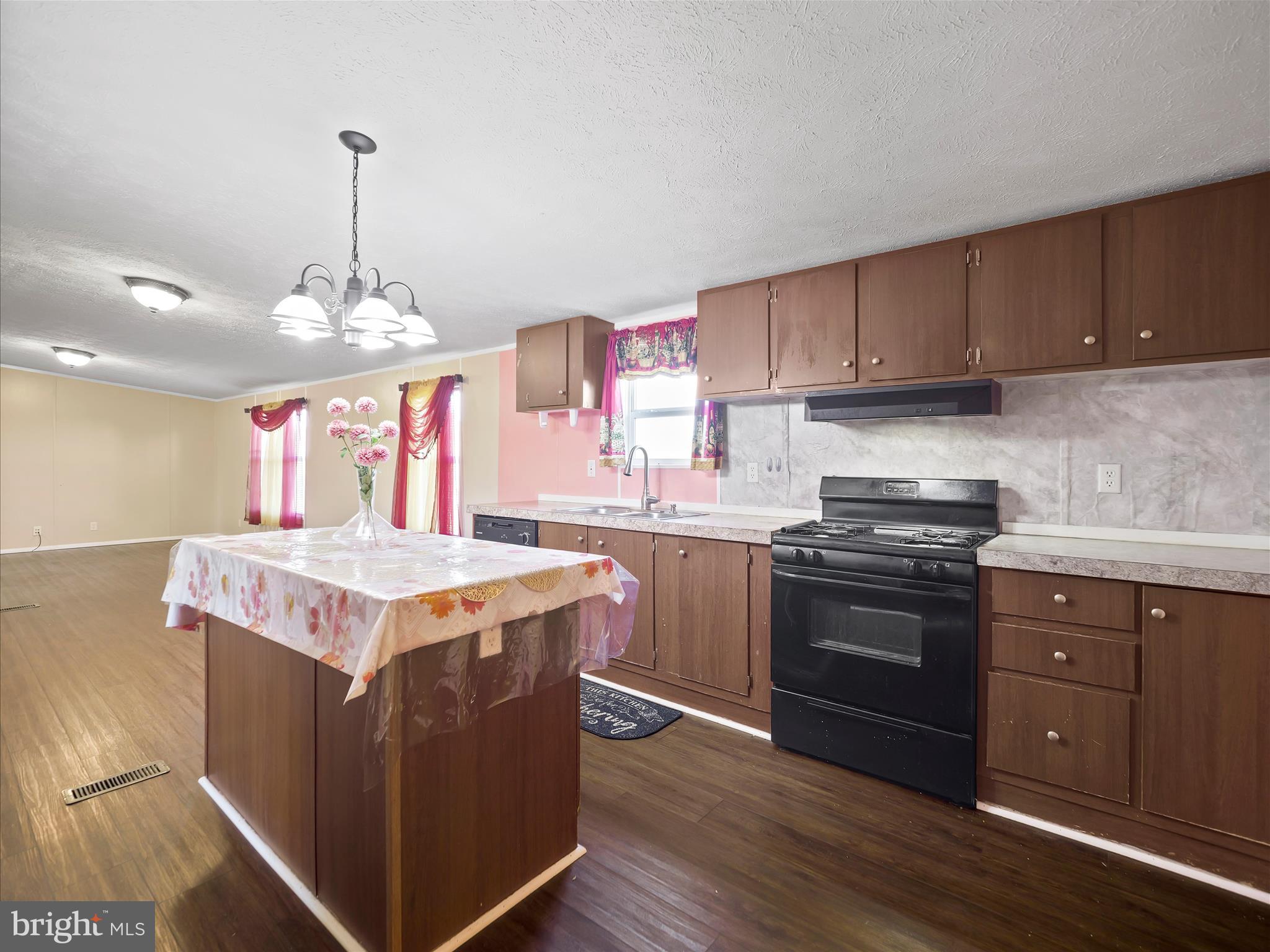 WARM SPRING ESTATES - Residential