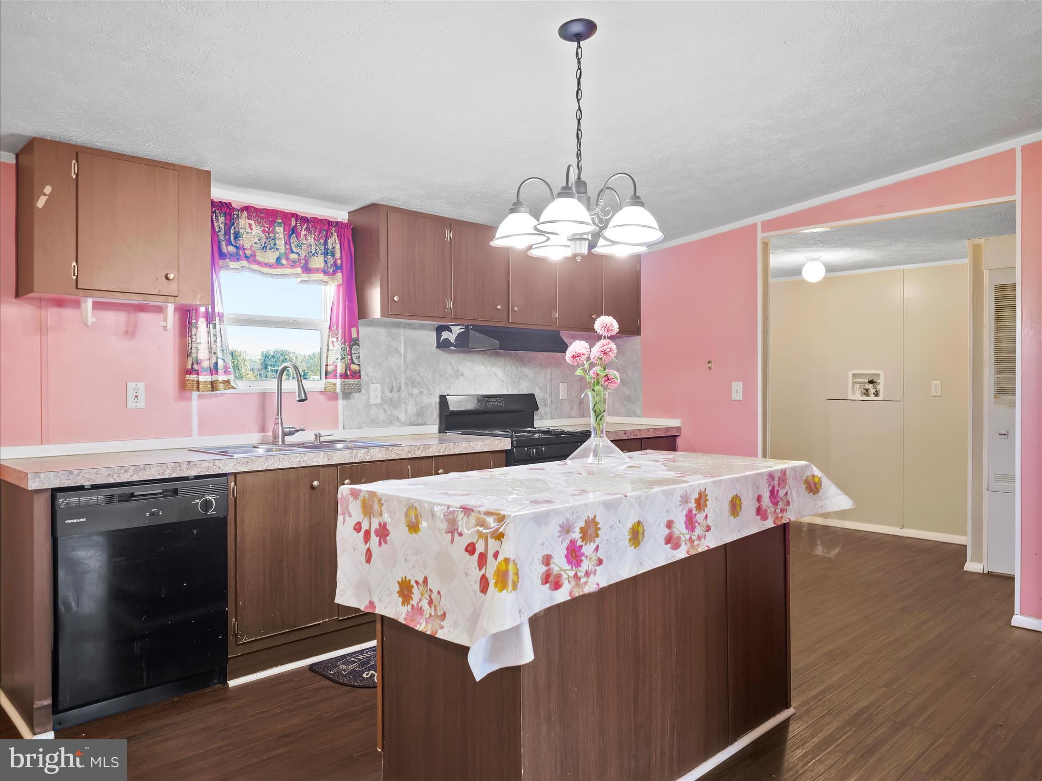 WARM SPRING ESTATES - Residential