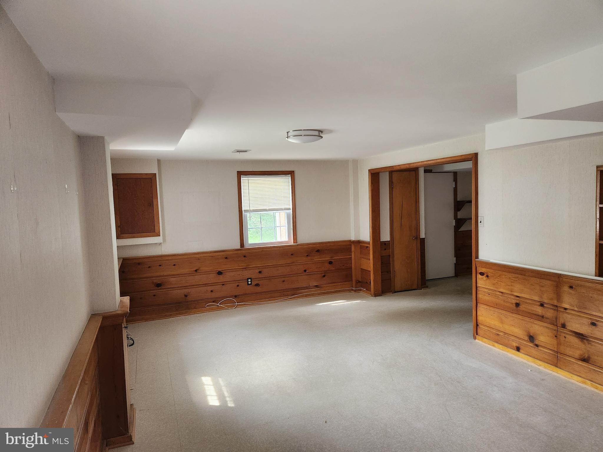 BUCKNELL MANOR - Residential Lease