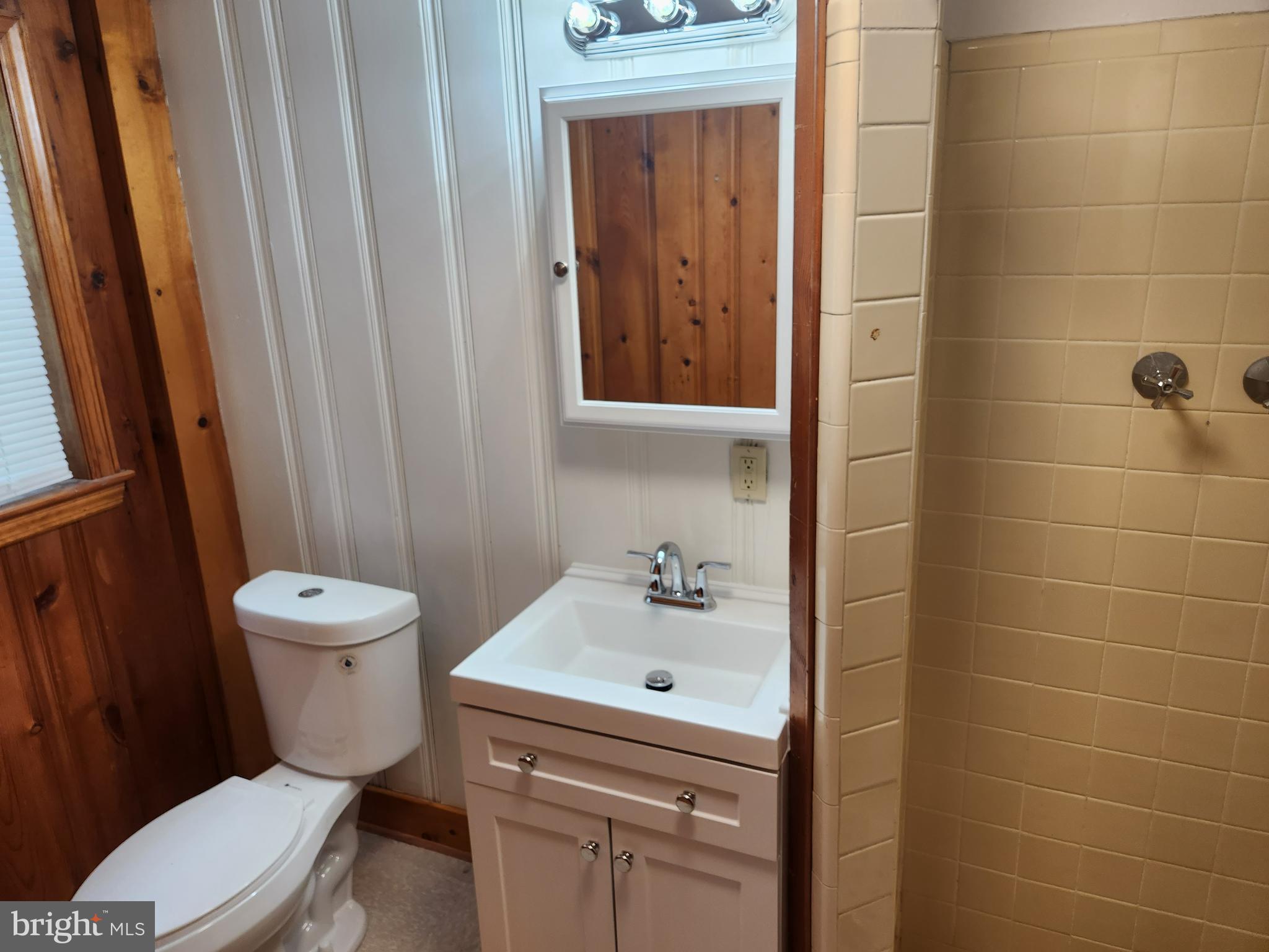 BUCKNELL MANOR - Residential Lease