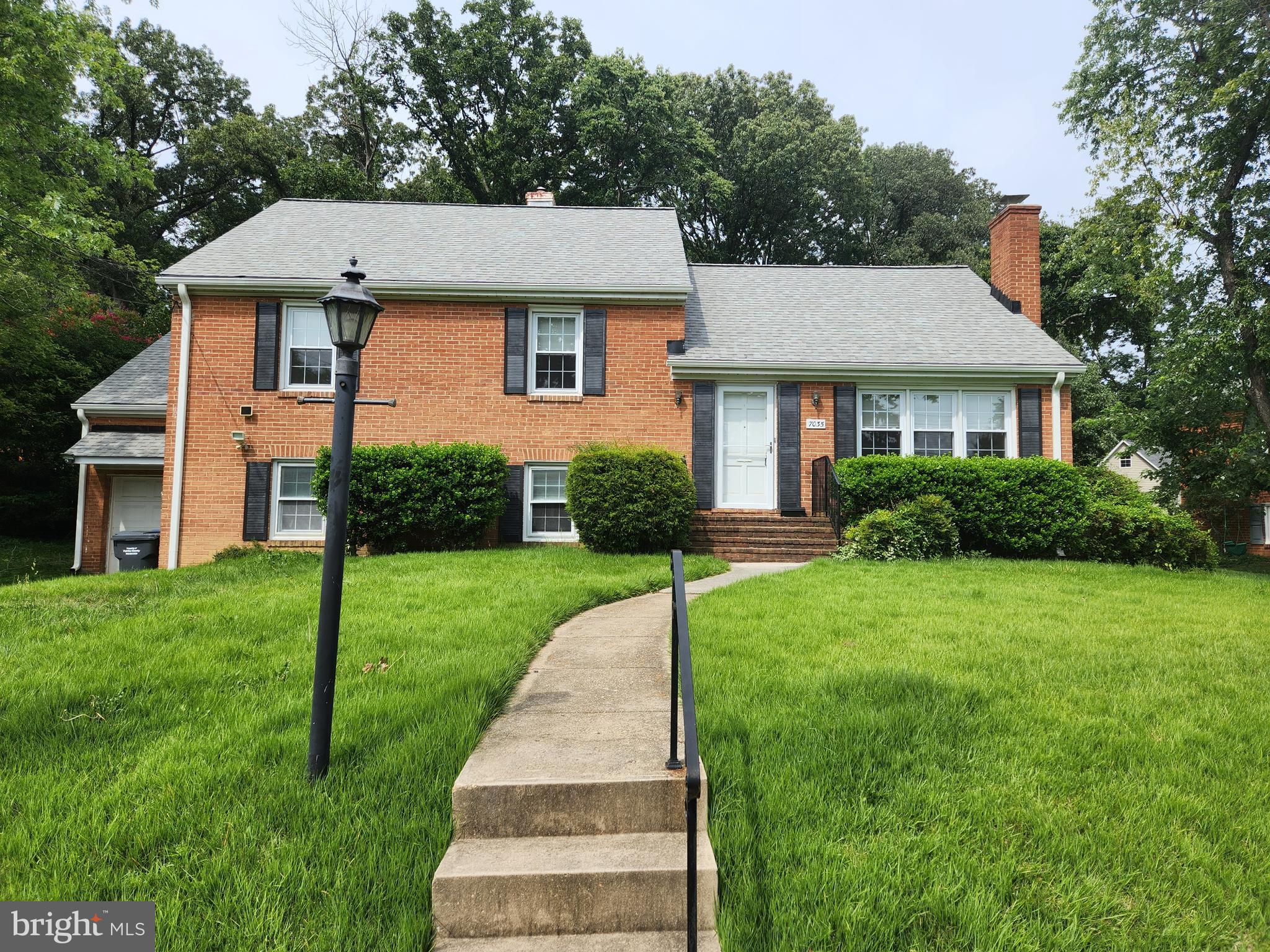 BUCKNELL MANOR - Residential Lease