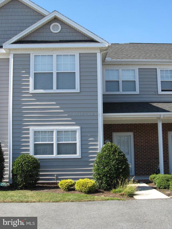 This is a like new 3 bedroom, 2 1/2 bath townhouse in Heritage. Bright open living room/dining room/kitchen. Kitchen has all upgraded appliances, breakfast bar, and pantry cabinet, small office & powder all on first floor. Good sized bedrooms, laundry closet, and master suite on 2nd floor. Pull down attic steps, rear patio, and 2 parking spaces. Community pond and play ground and no lawn maintenance.