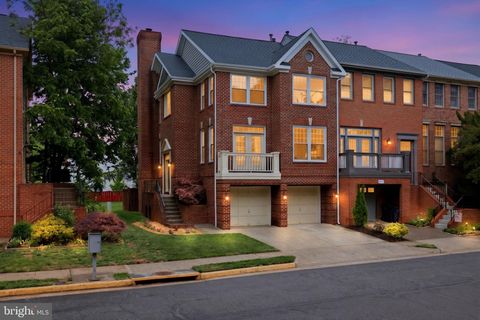 Photo of 46681 Lynnhaven Square, STERLING, VA 20165 (MLS # VALO2125050)