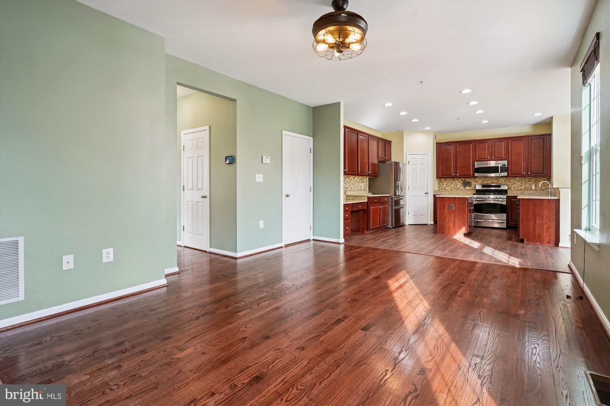 EAGLES POINTE - Residential