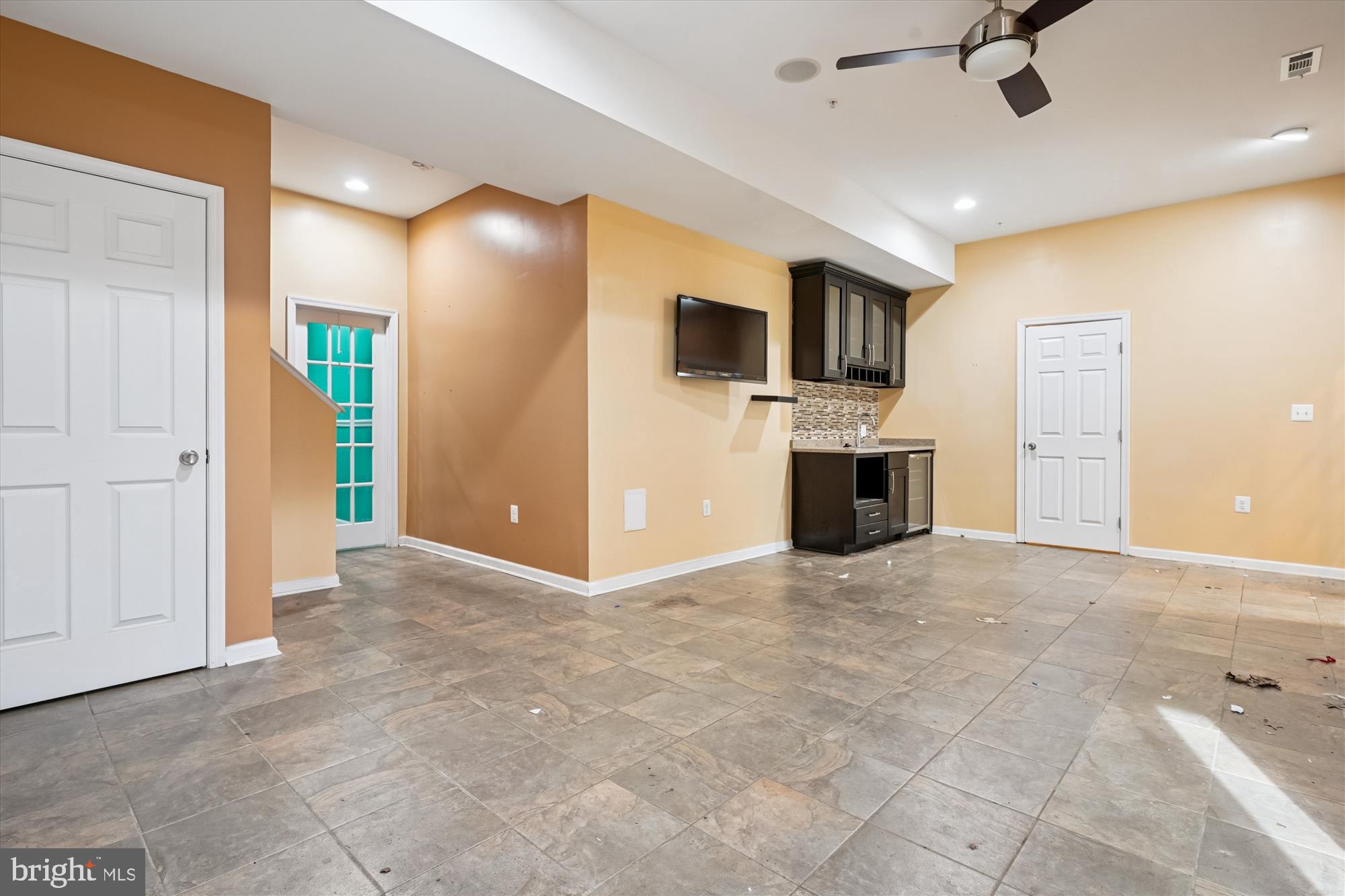 EAGLES POINTE - Residential