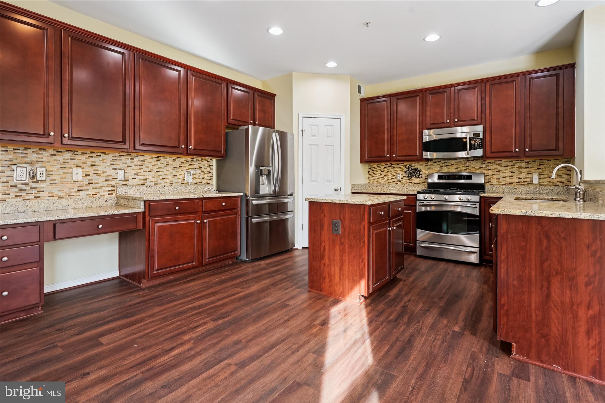 EAGLES POINTE - Residential