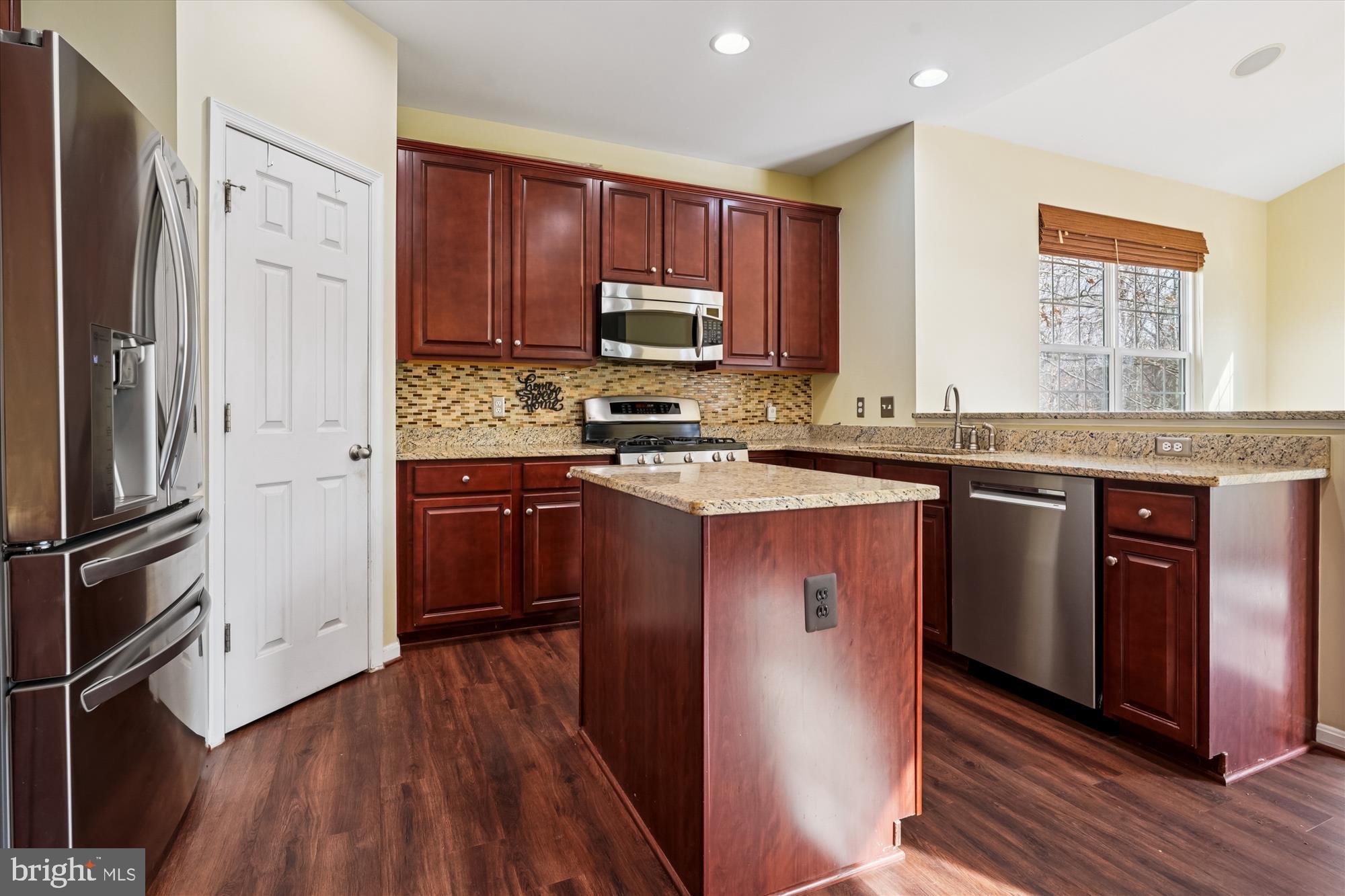 EAGLES POINTE - Residential