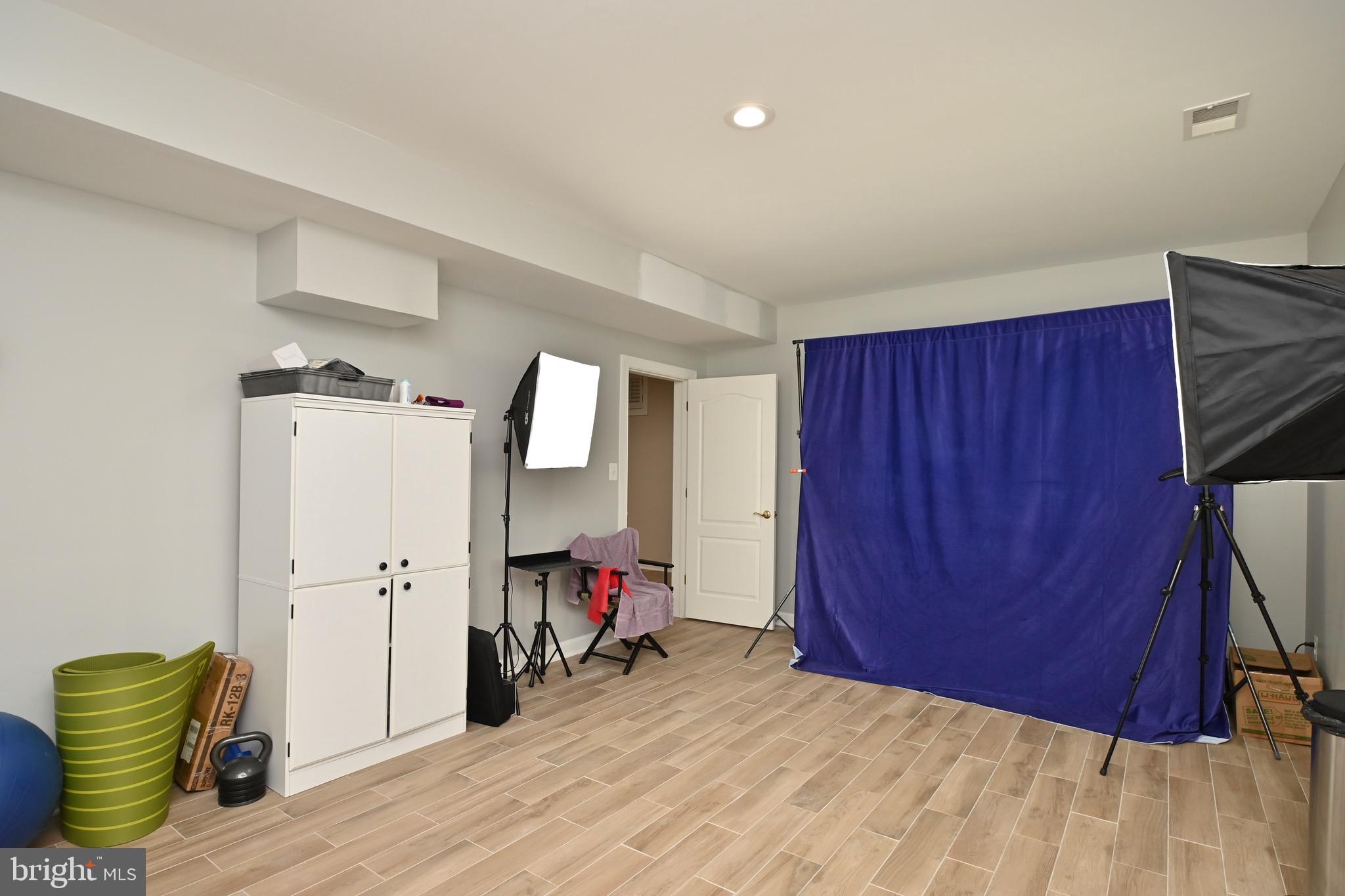 LAKE BARCROFT - Residential Lease