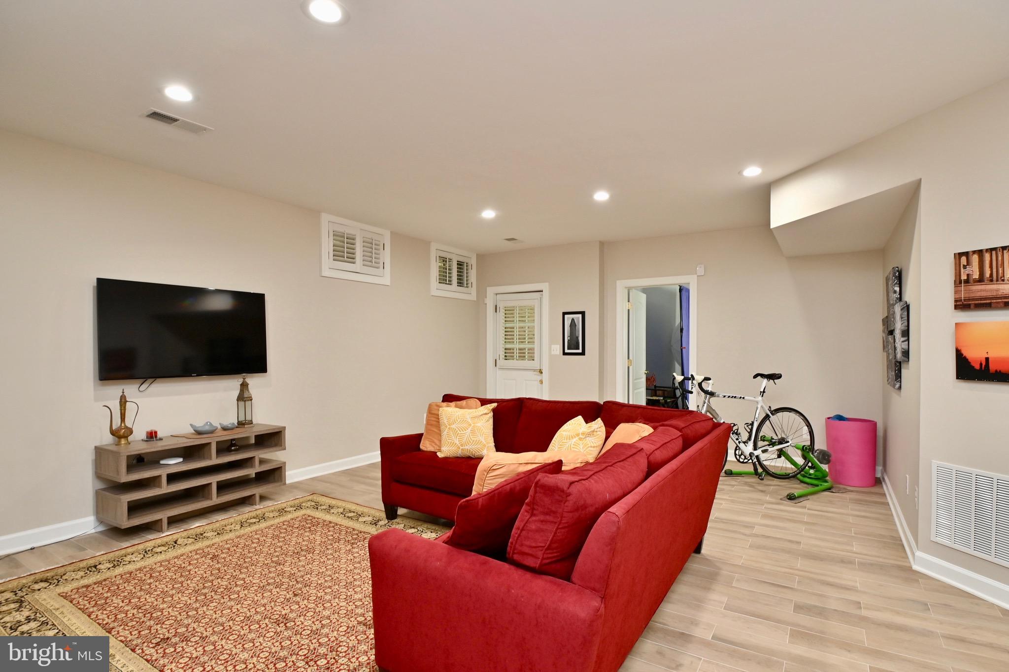 LAKE BARCROFT - Residential Lease