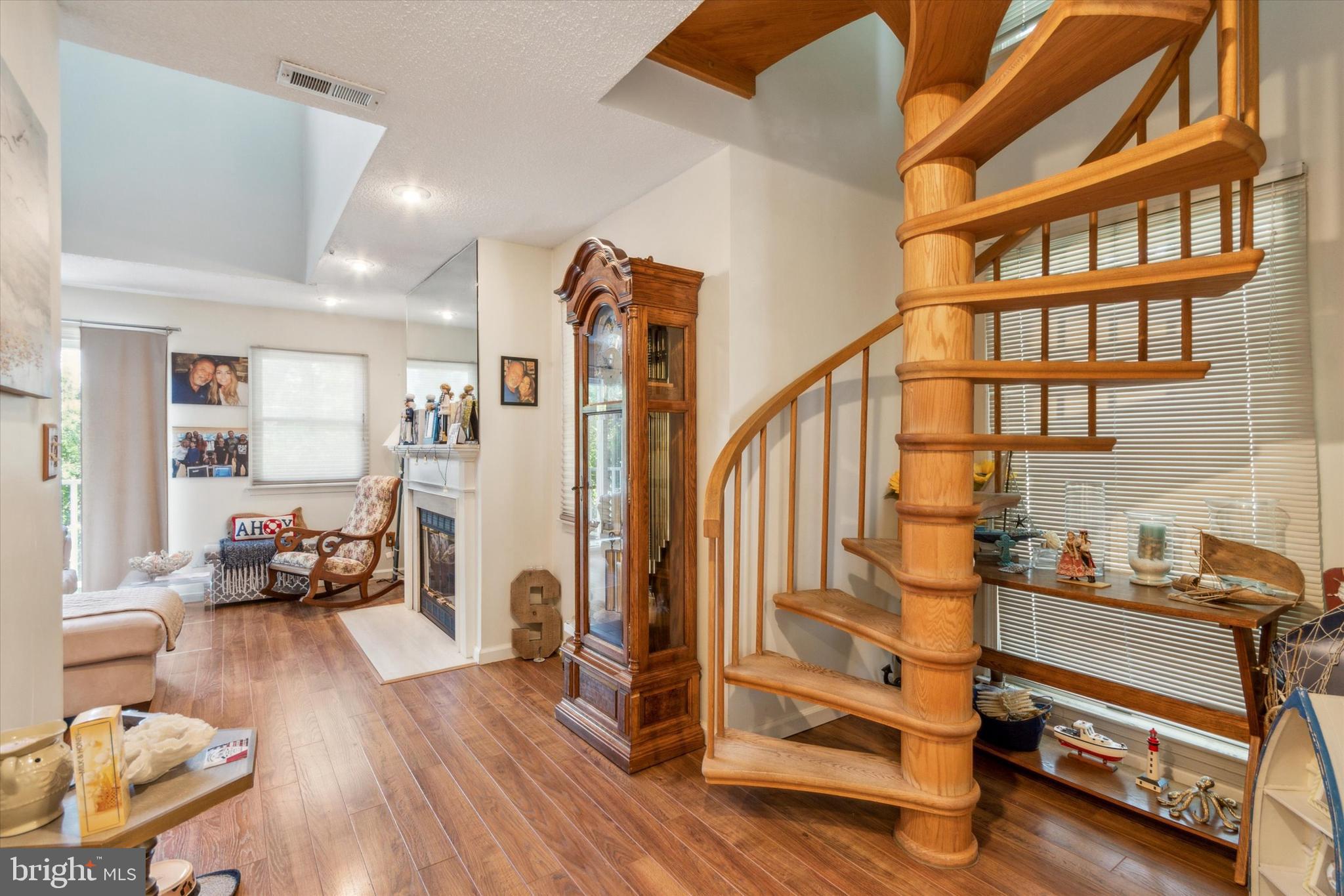 340 E LACEY ROAD