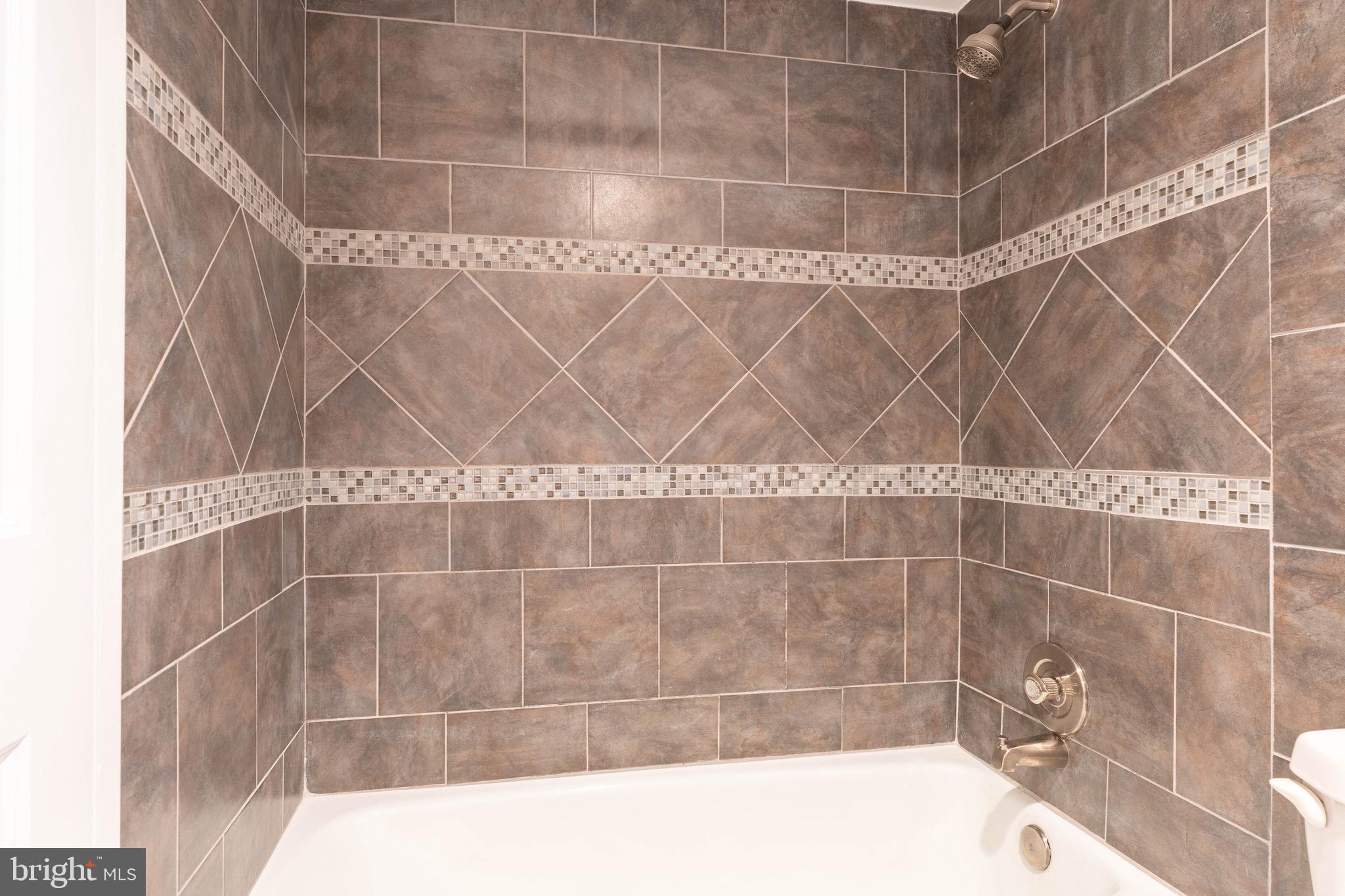 HUNTING CREEK CLUB CONDOMINIUMS - Residential Lease