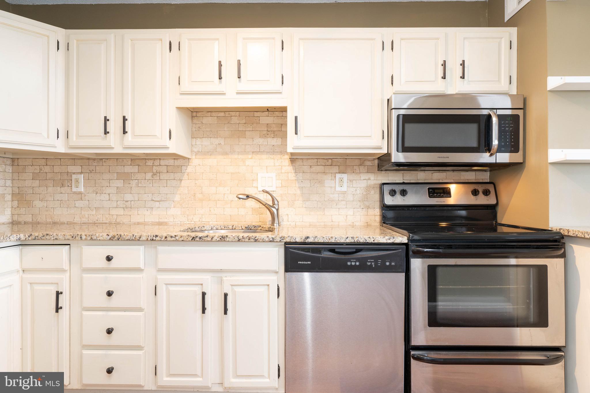 HUNTING CREEK CLUB CONDOMINIUMS - Residential Lease