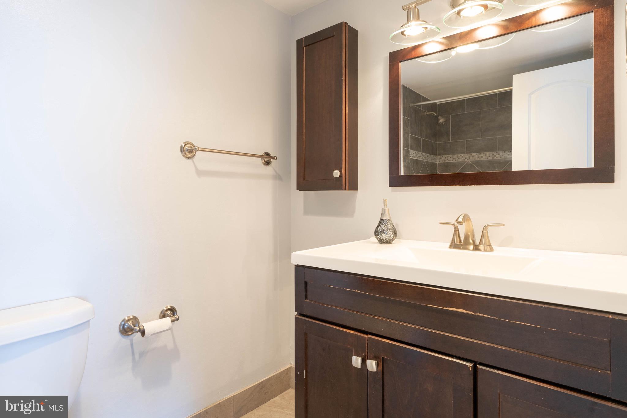 HUNTING CREEK CLUB CONDOMINIUMS - Residential Lease