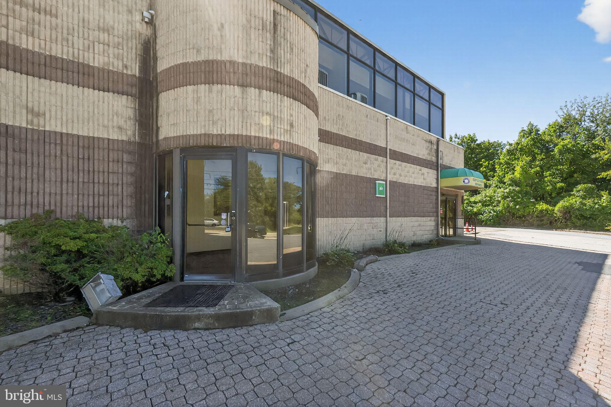 514 E KING ROAD