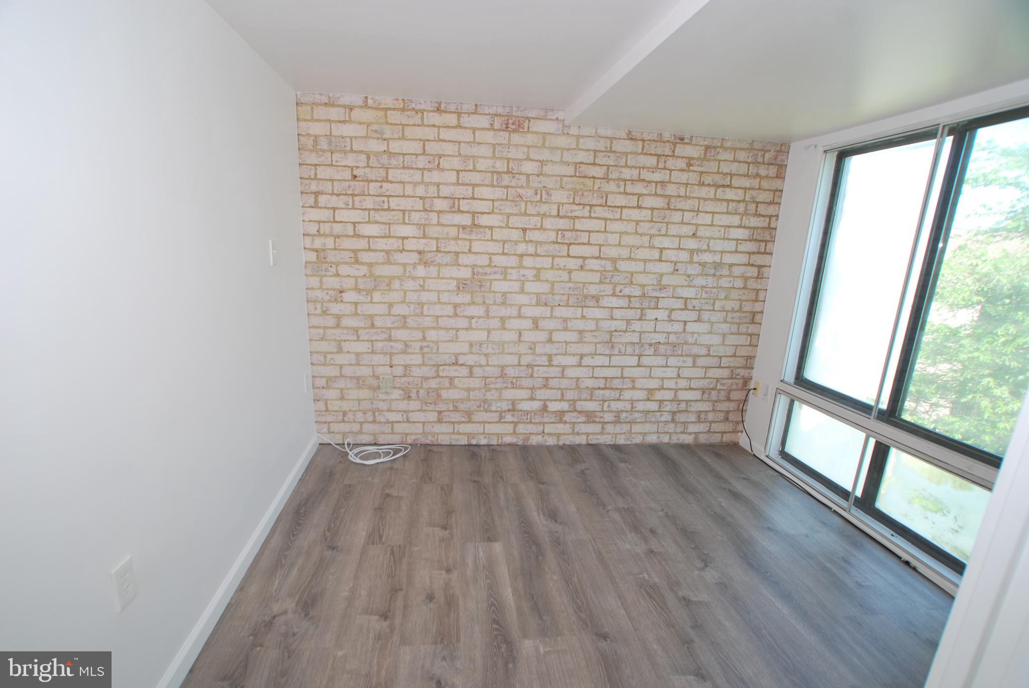 CENTER COURT - Residential Lease