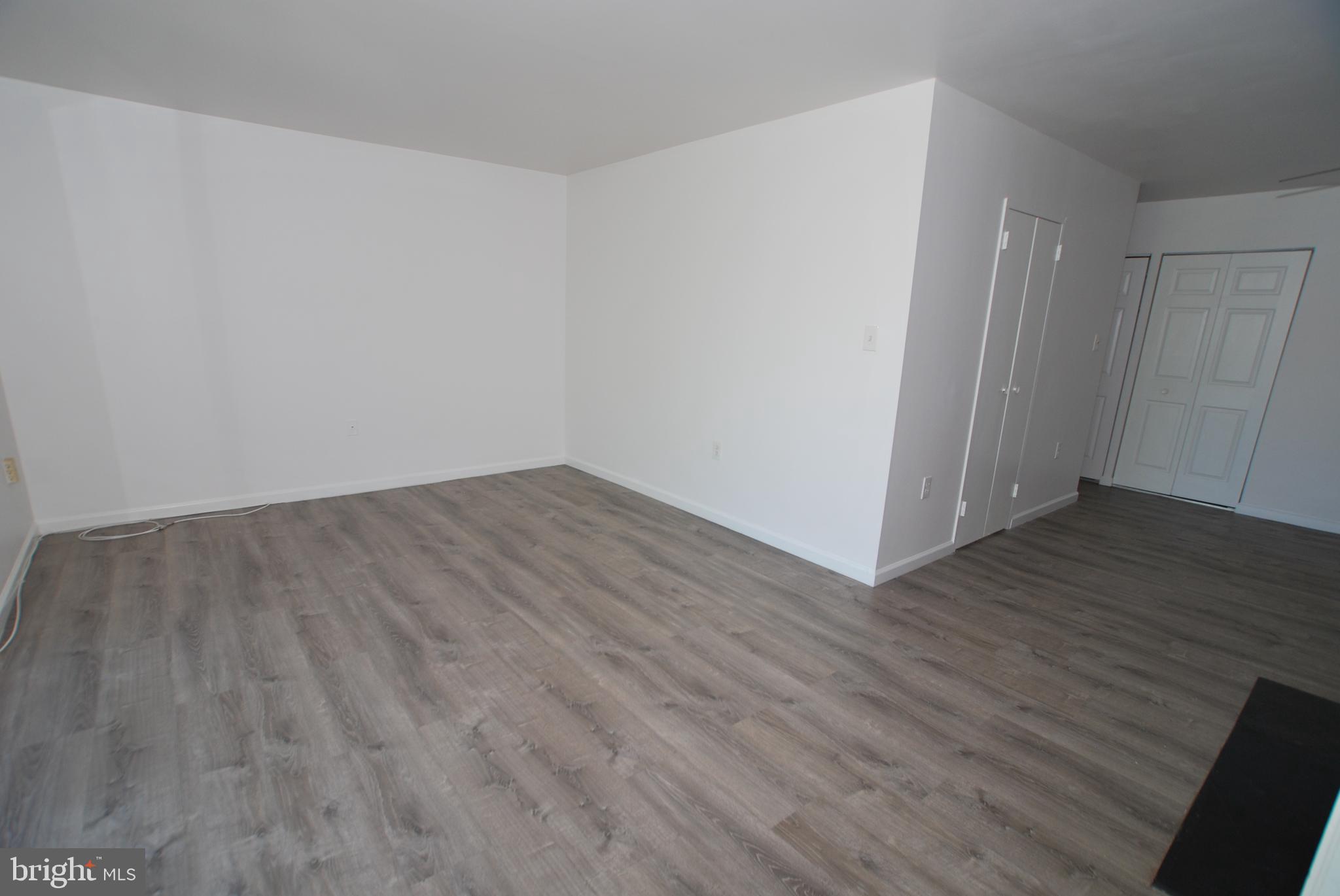 CENTER COURT - Residential Lease