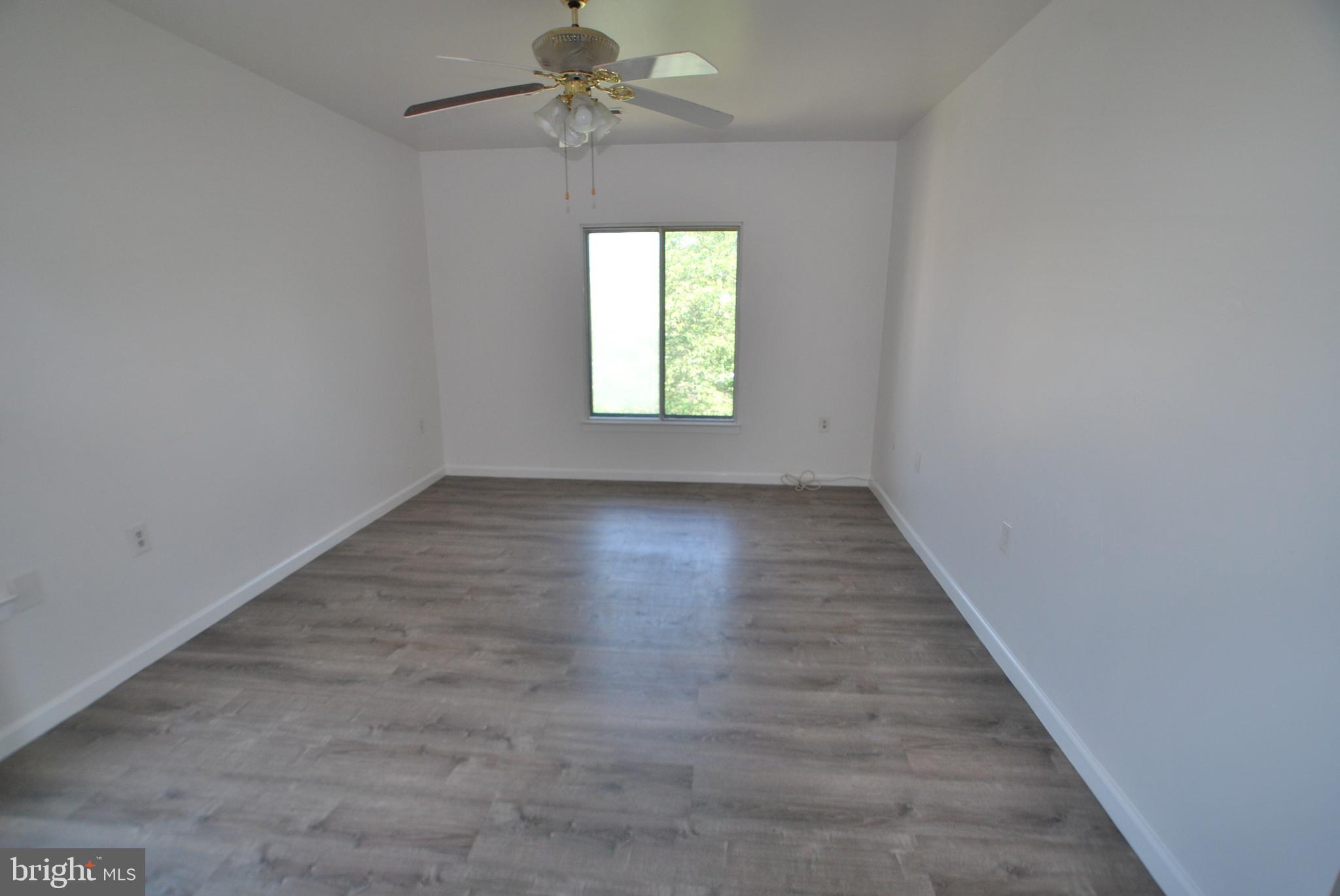 CENTER COURT - Residential Lease