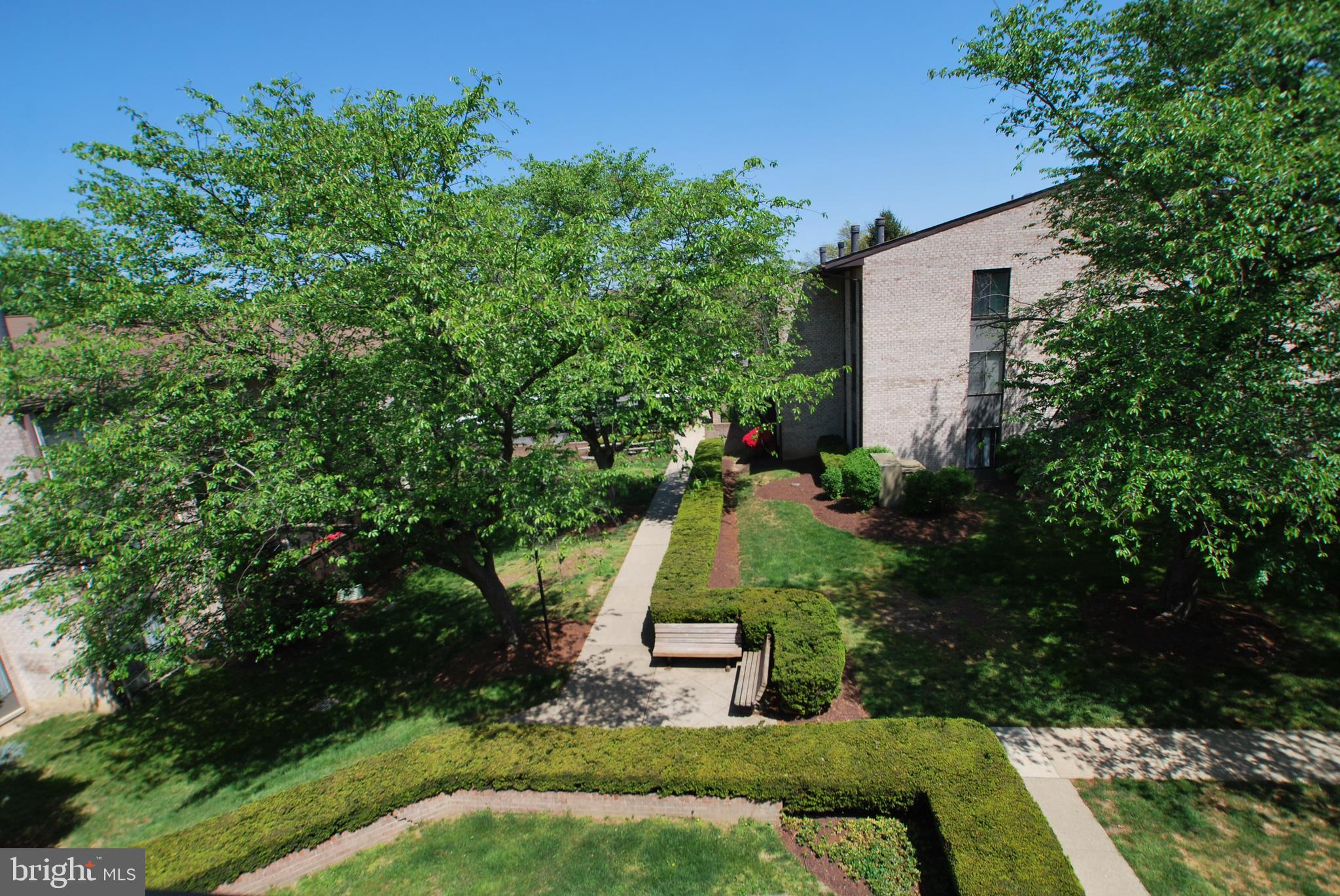 CENTER COURT - Residential Lease