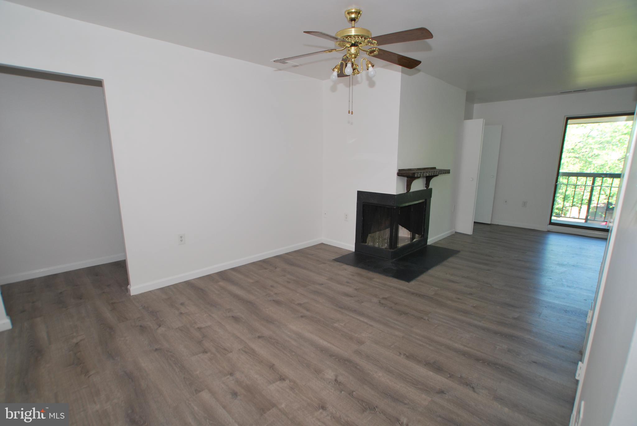 CENTER COURT - Residential Lease