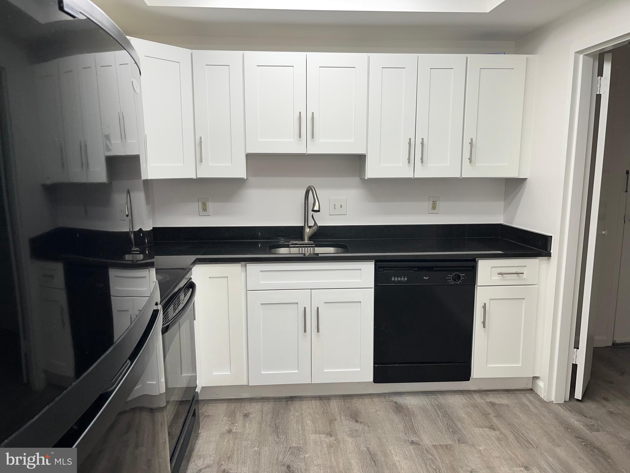 CENTER COURT - Residential Lease