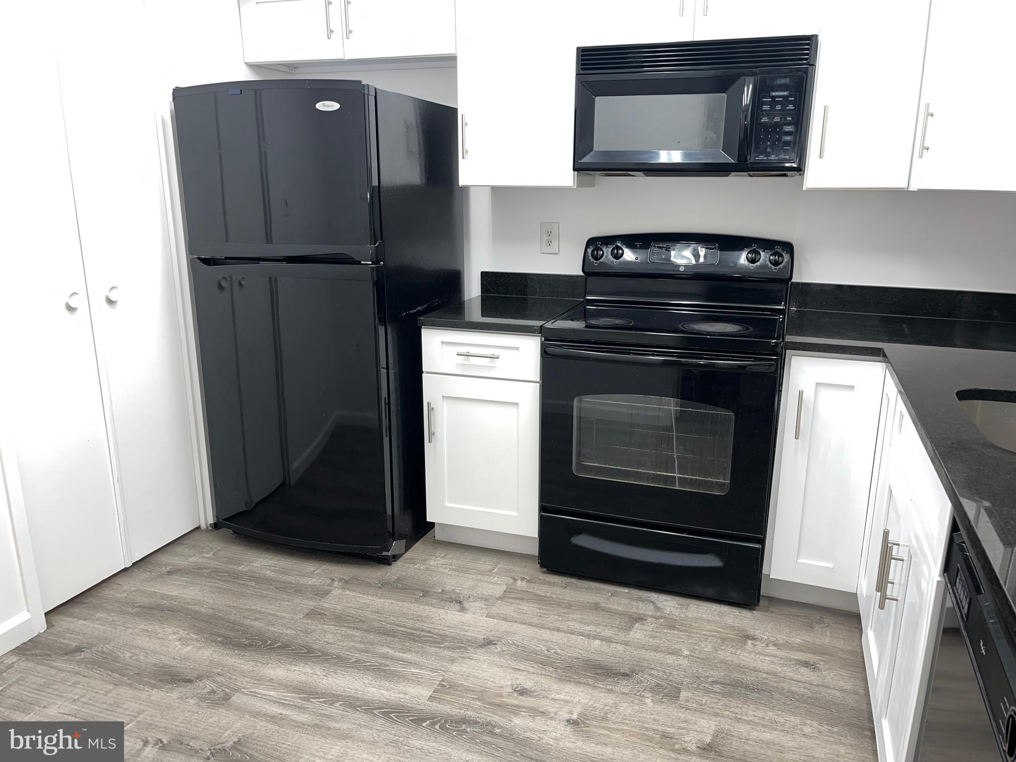 CENTER COURT - Residential Lease