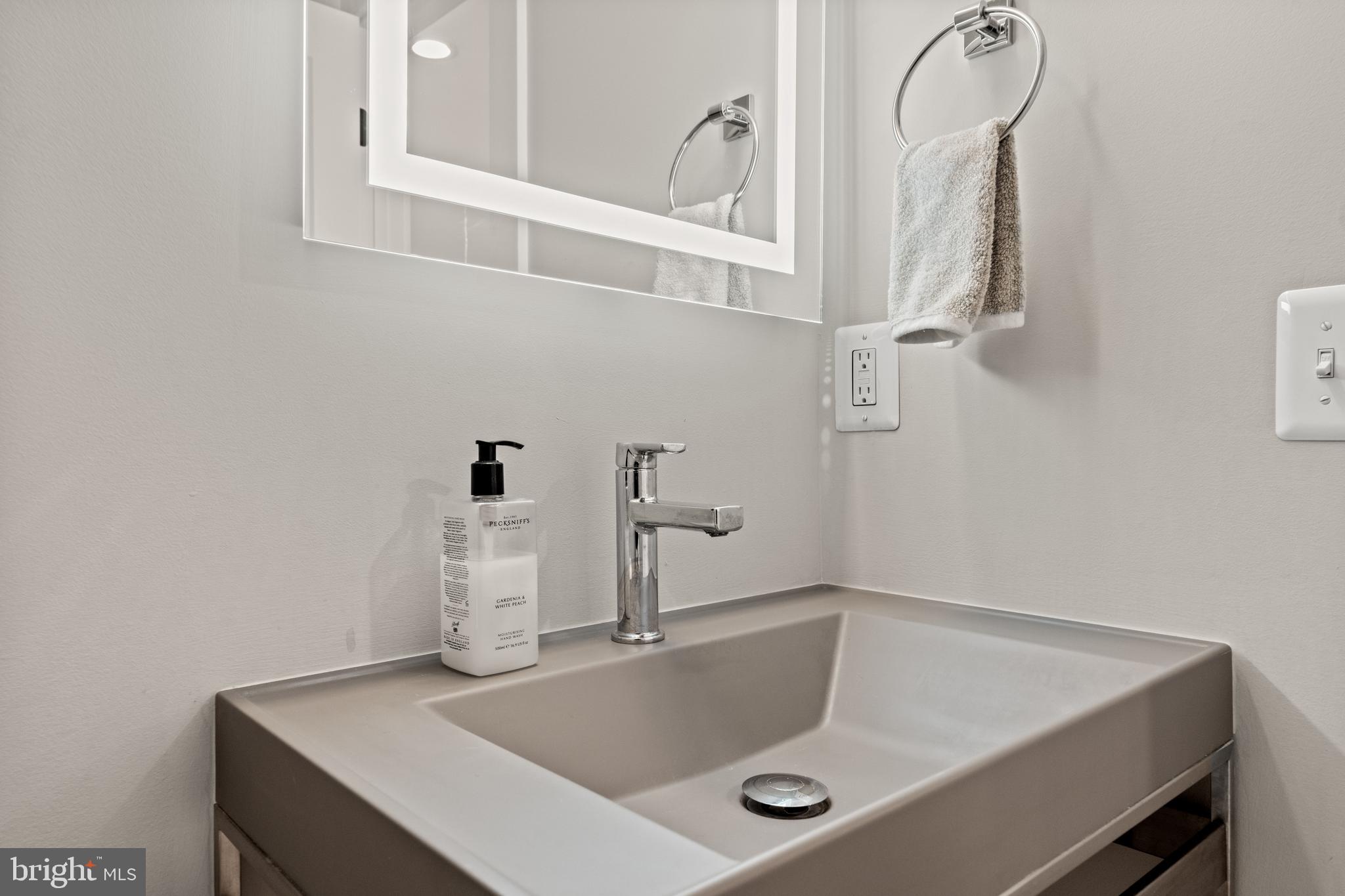 OLD TOWN - Commercial Sale