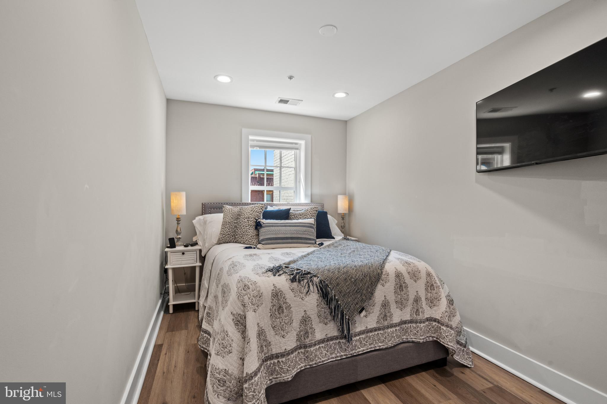 OLD TOWN - Commercial Sale