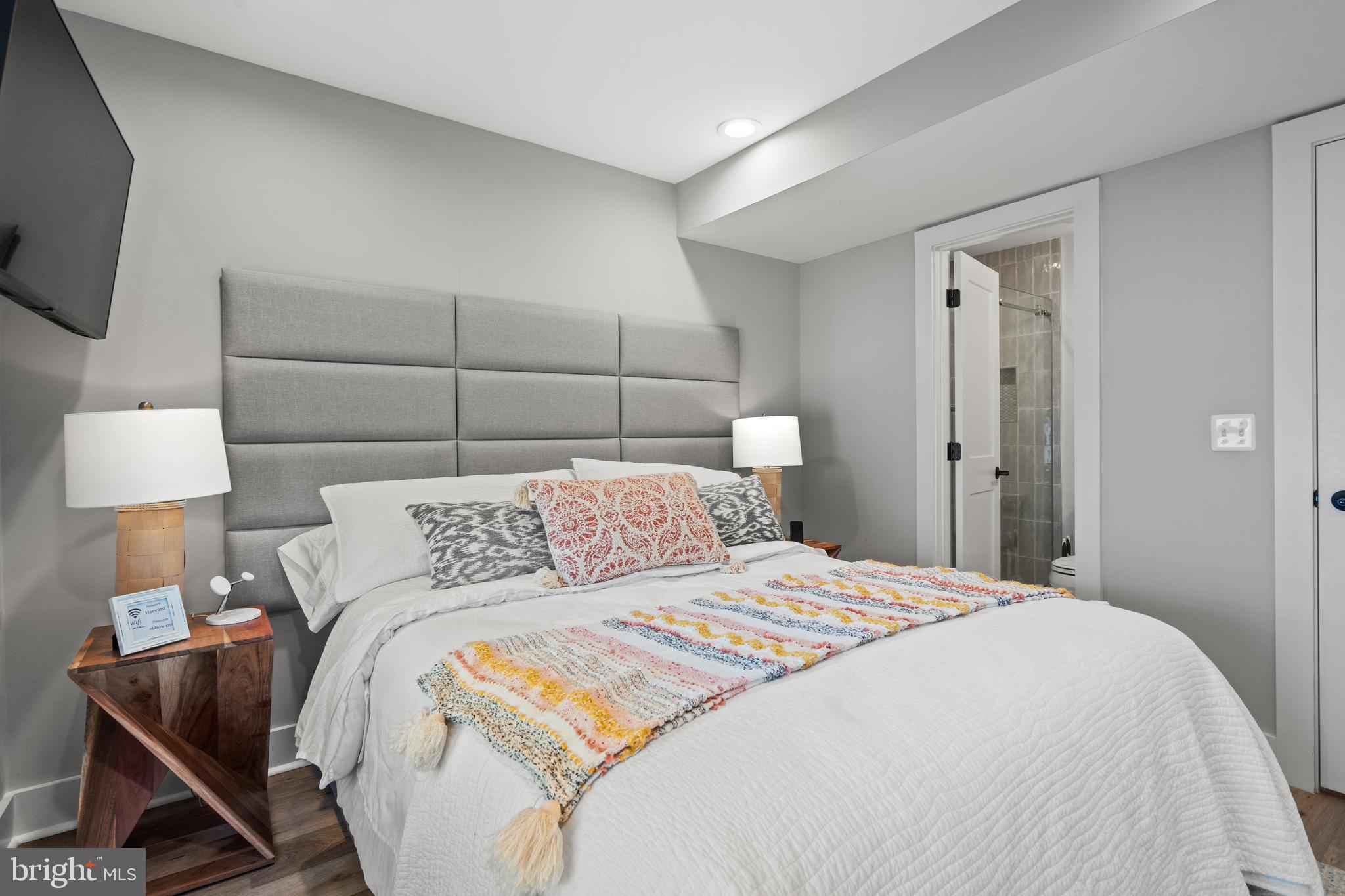 OLD TOWN - Commercial Sale