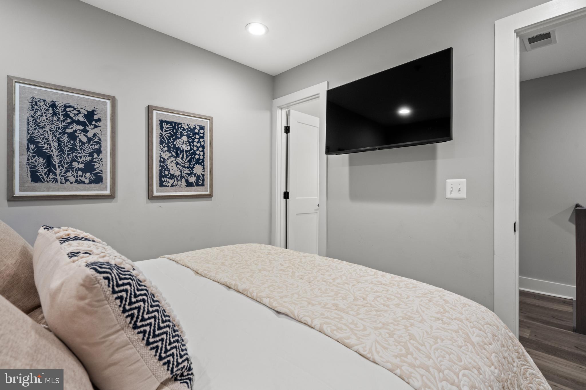 OLD TOWN - Commercial Sale